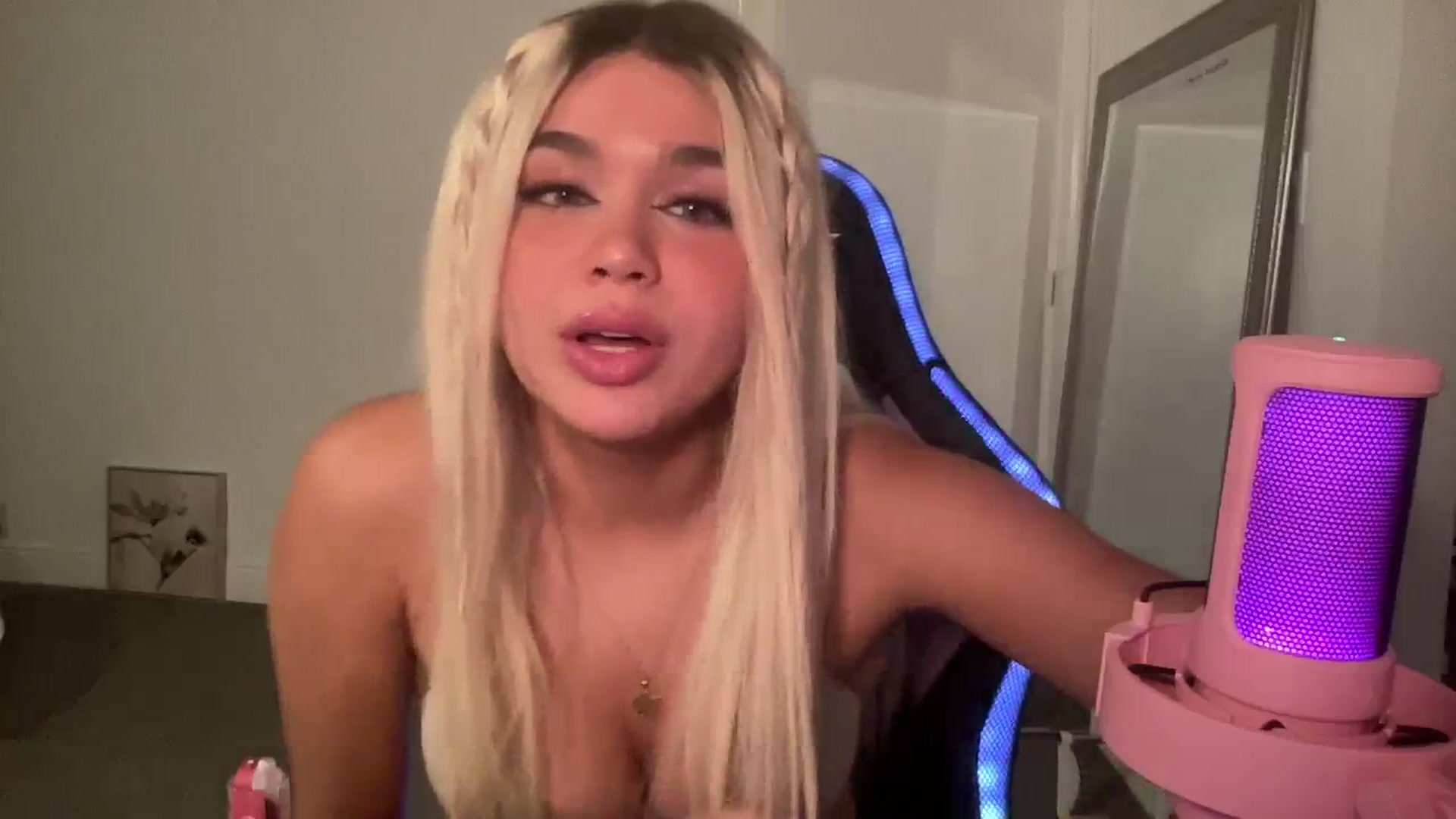 Gallery image thumbnail from sincerelypeny's myfreecams stream on, 08/29/2023, 07:25 image 2 of 20
