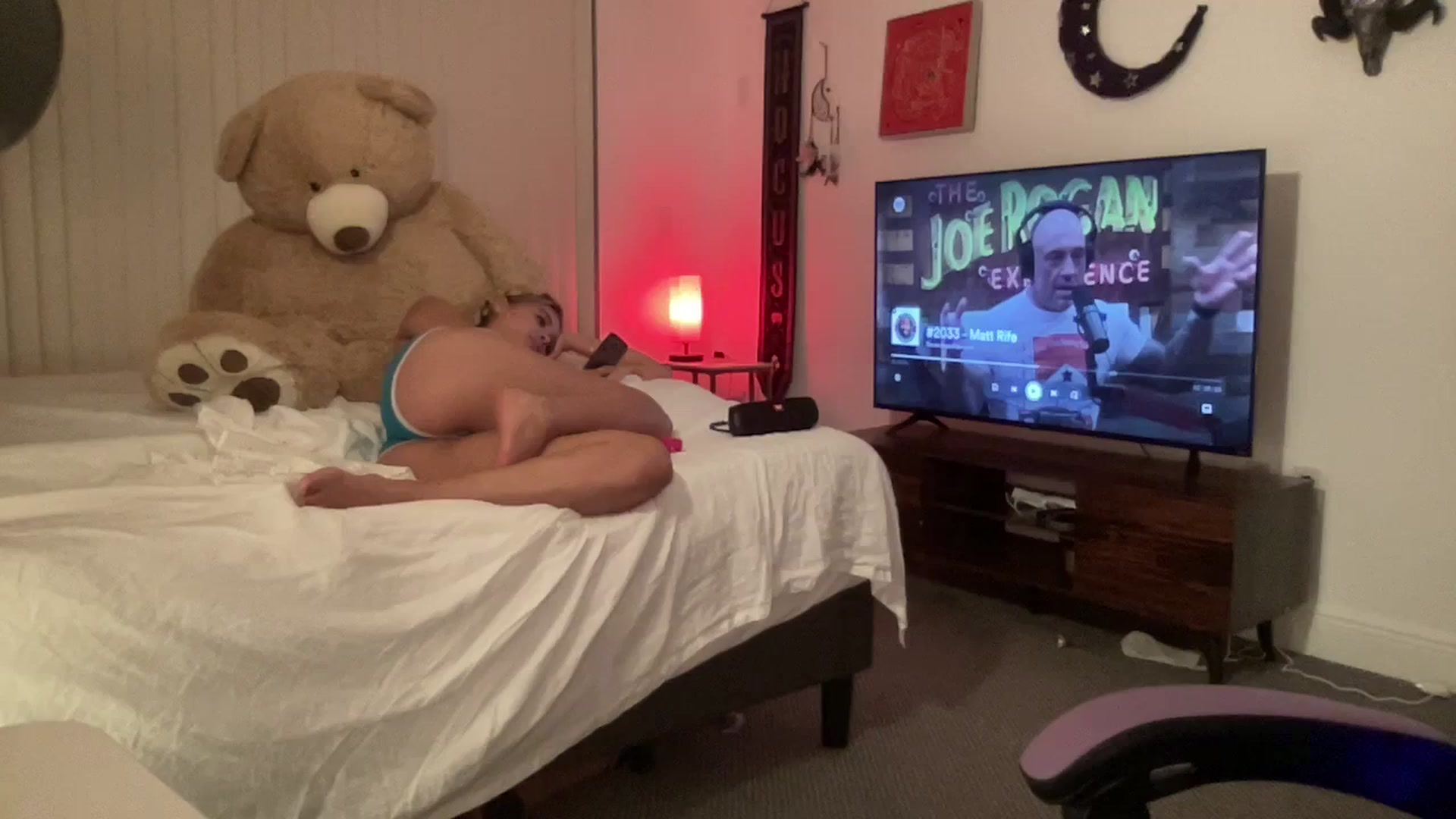 Gallery image thumbnail from sincerelypeny's myfreecams stream on, 09/13/2023, 24:53 image 6 of 20
