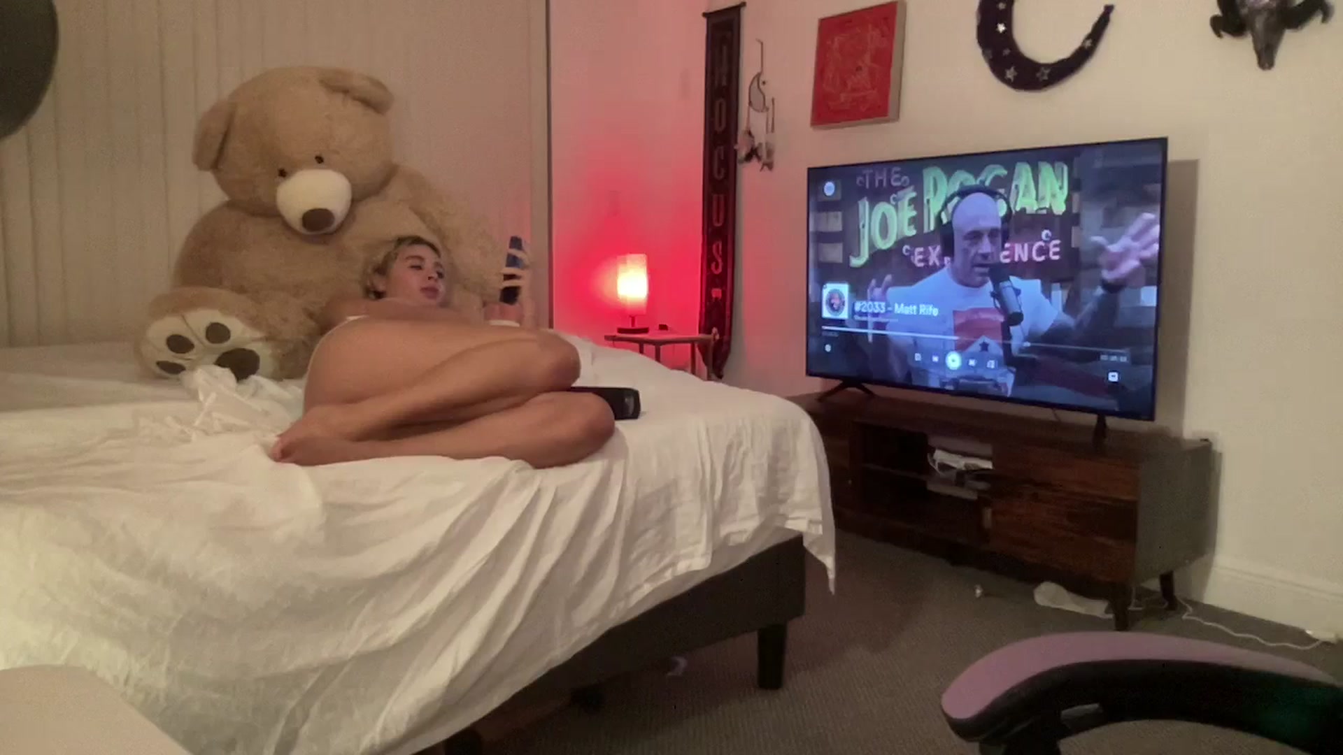 Gallery image thumbnail from sincerelypeny's myfreecams stream on, 09/13/2023, 24:53 image 5 of 20