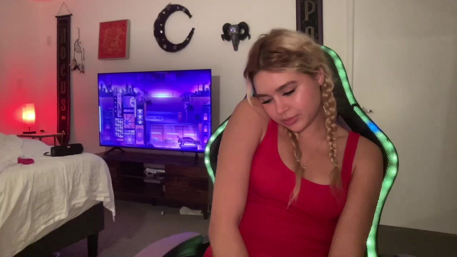 Gallery image thumbnail from sincerelypeny's myfreecams stream on, 09/13/2023, 24:53 image 15 of 20
