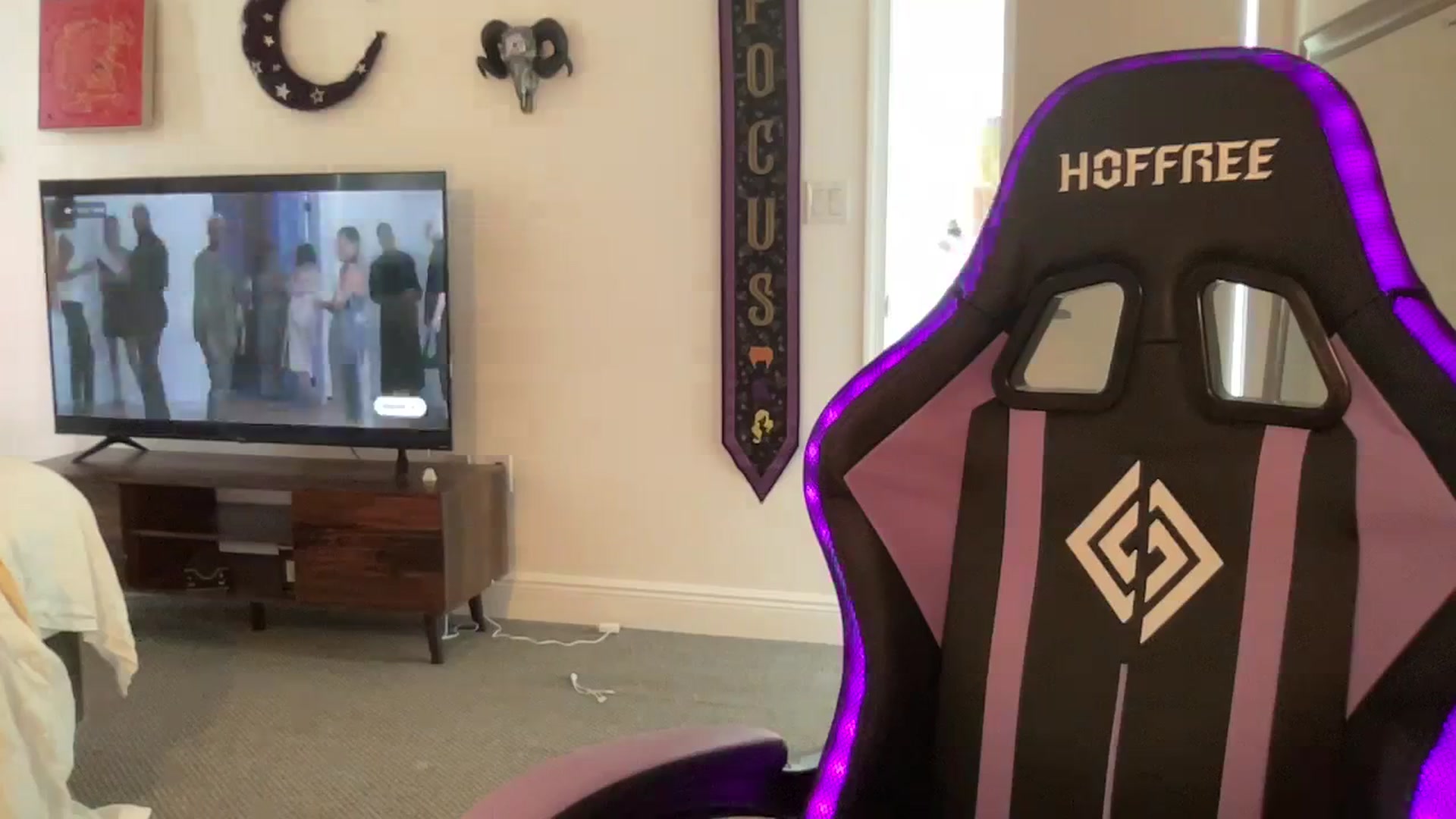 Gallery image thumbnail from sincerelypeny's myfreecams stream on, 09/13/2023, 18:29 image 13 of 20