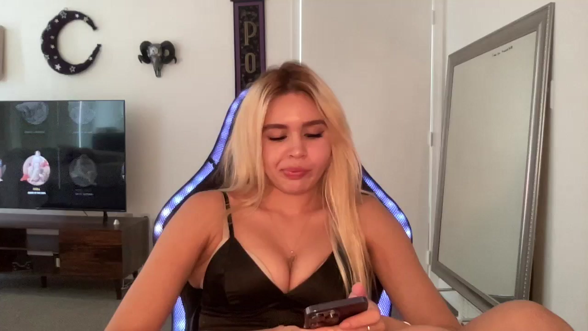 Gallery image thumbnail from sincerelypeny's myfreecams stream on, 09/13/2023, 19:50 image 6 of 20