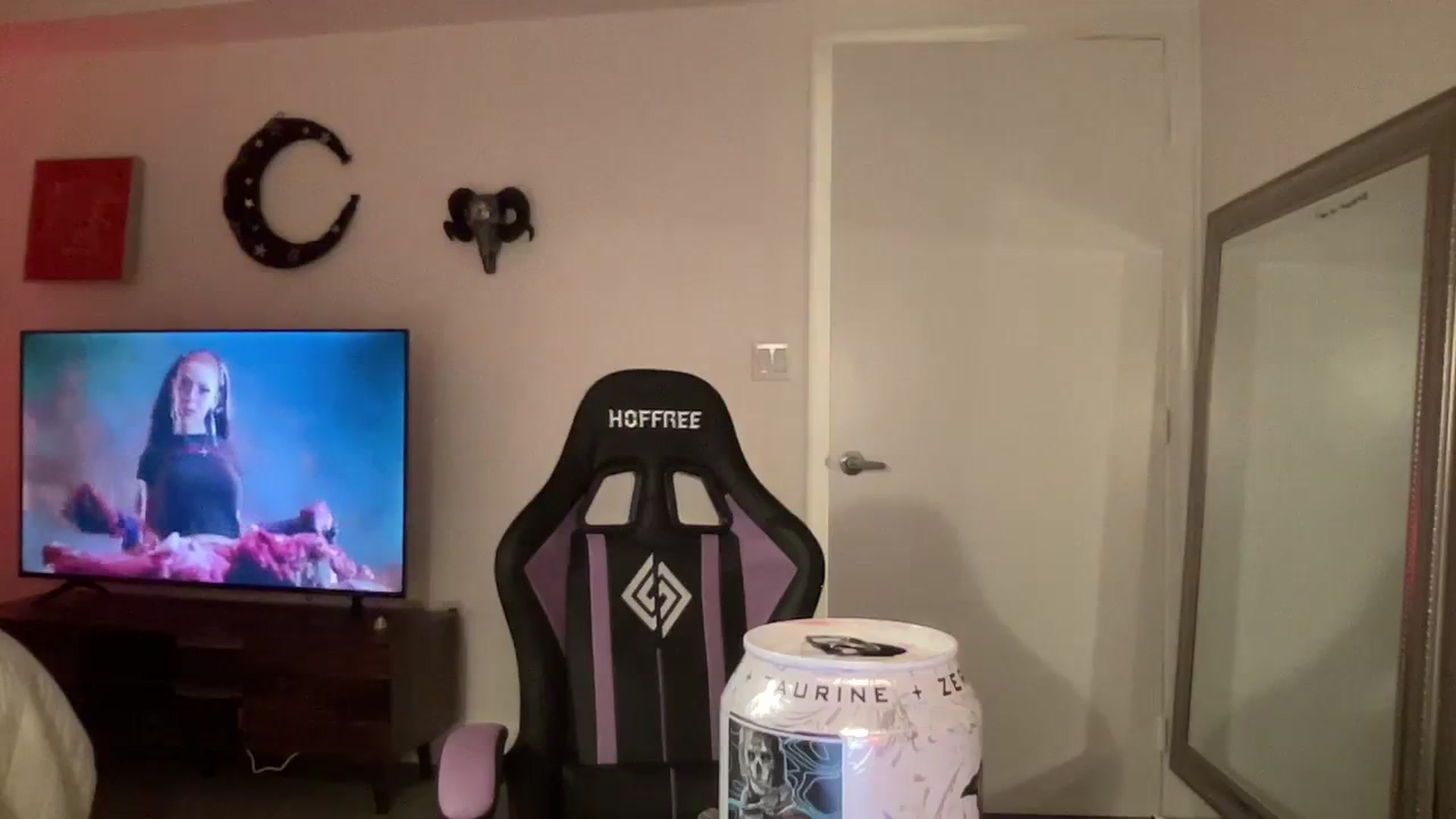 Gallery image thumbnail from sincerelypeny's myfreecams stream on, 09/19/2023, 23:43 image 19 of 20