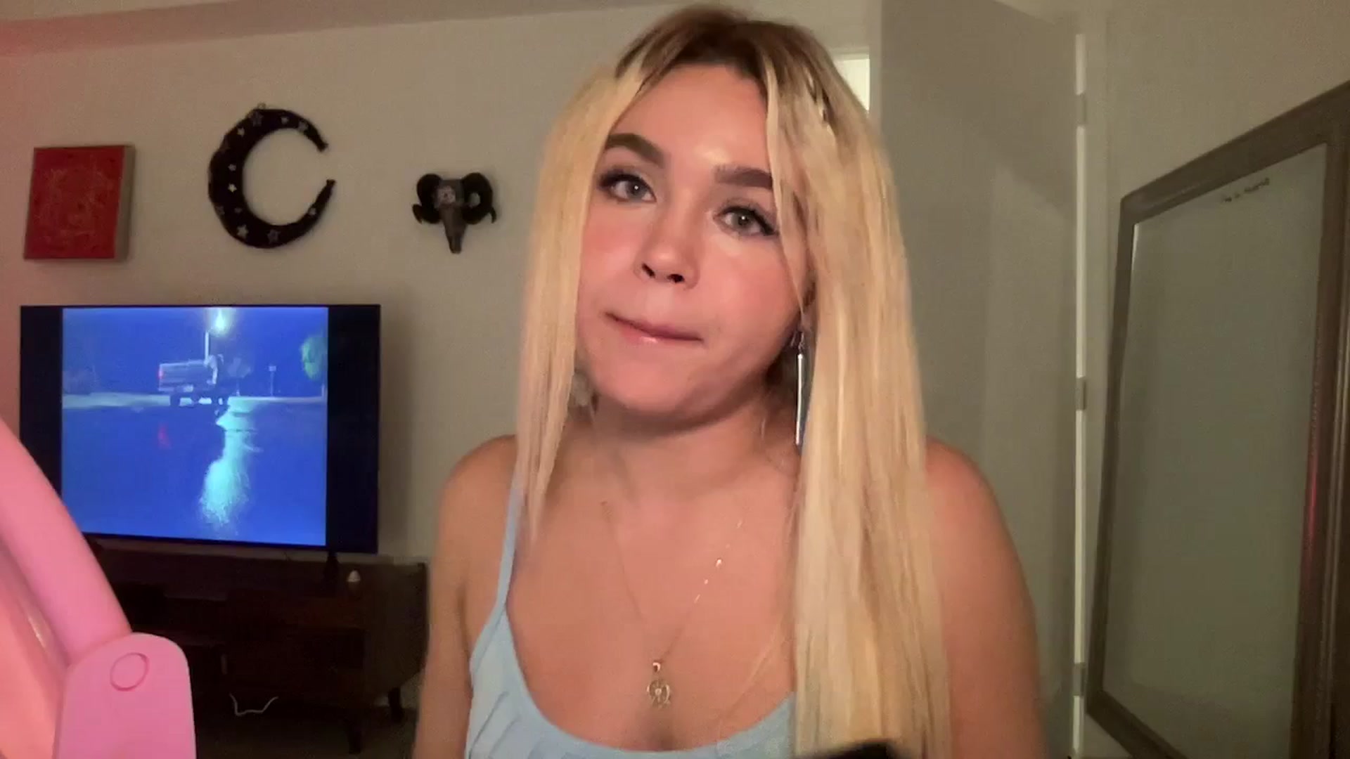 Gallery image thumbnail from sincerelypeny's myfreecams stream on, 09/19/2023, 23:43 image 4 of 20