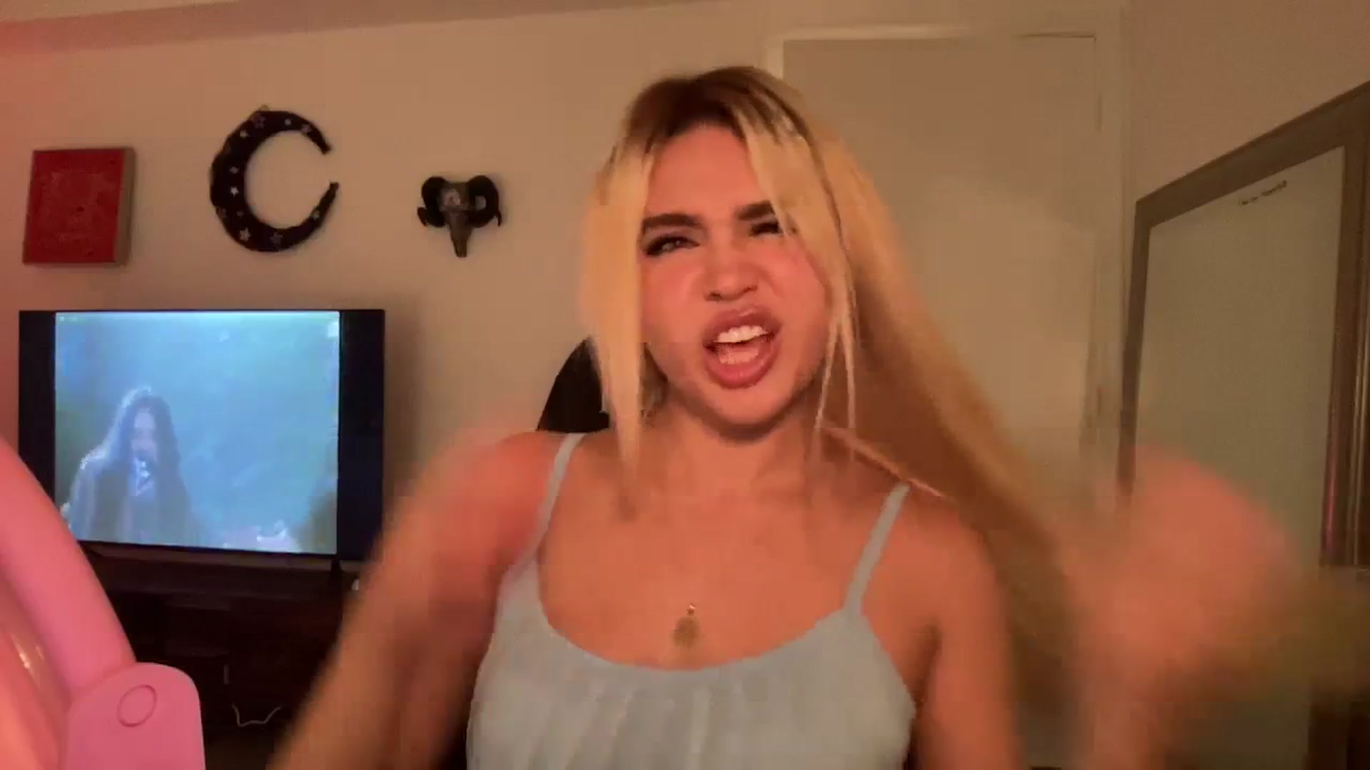 Gallery image thumbnail from sincerelypeny's myfreecams stream on, 09/19/2023, 23:43 image 13 of 20