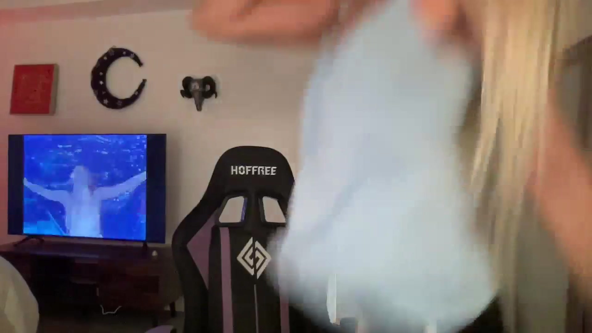 Gallery image thumbnail from sincerelypeny's myfreecams stream on, 09/19/2023, 23:43 image 14 of 20