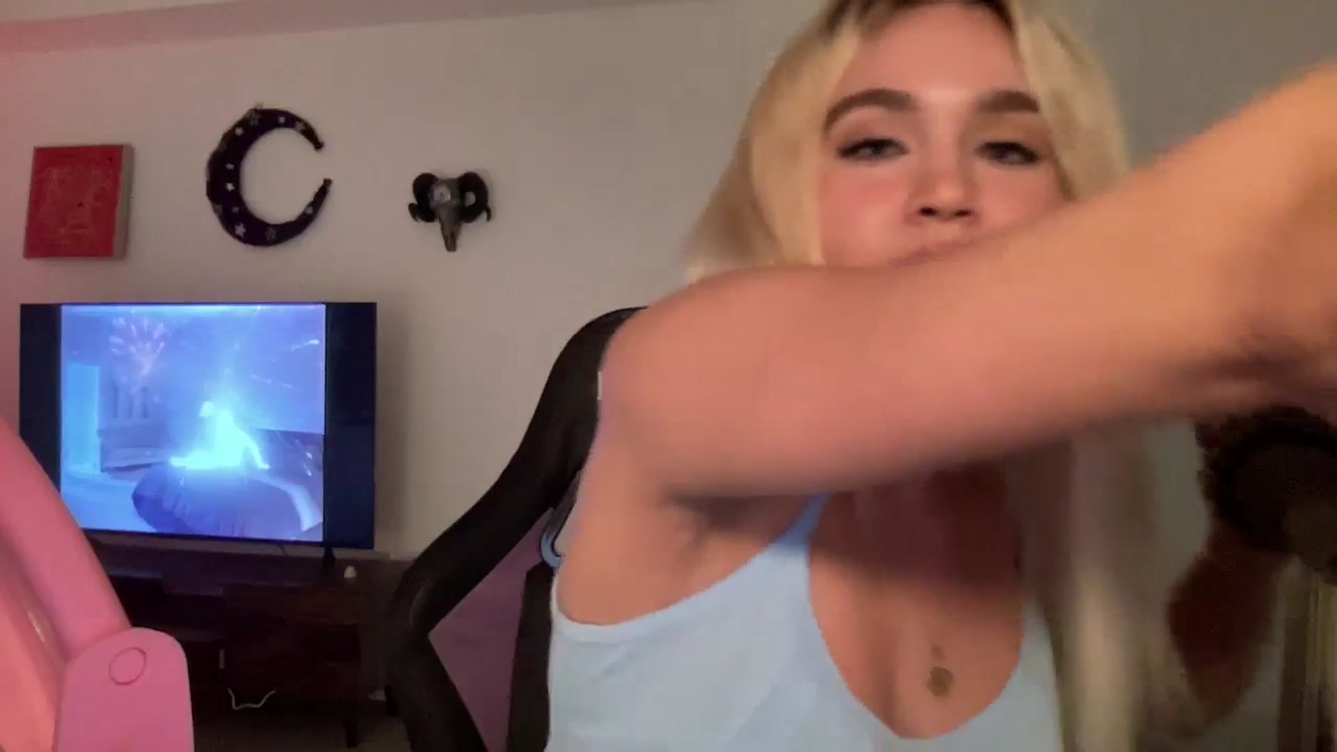 Gallery image thumbnail from sincerelypeny's myfreecams stream on, 09/19/2023, 23:43 image 5 of 20