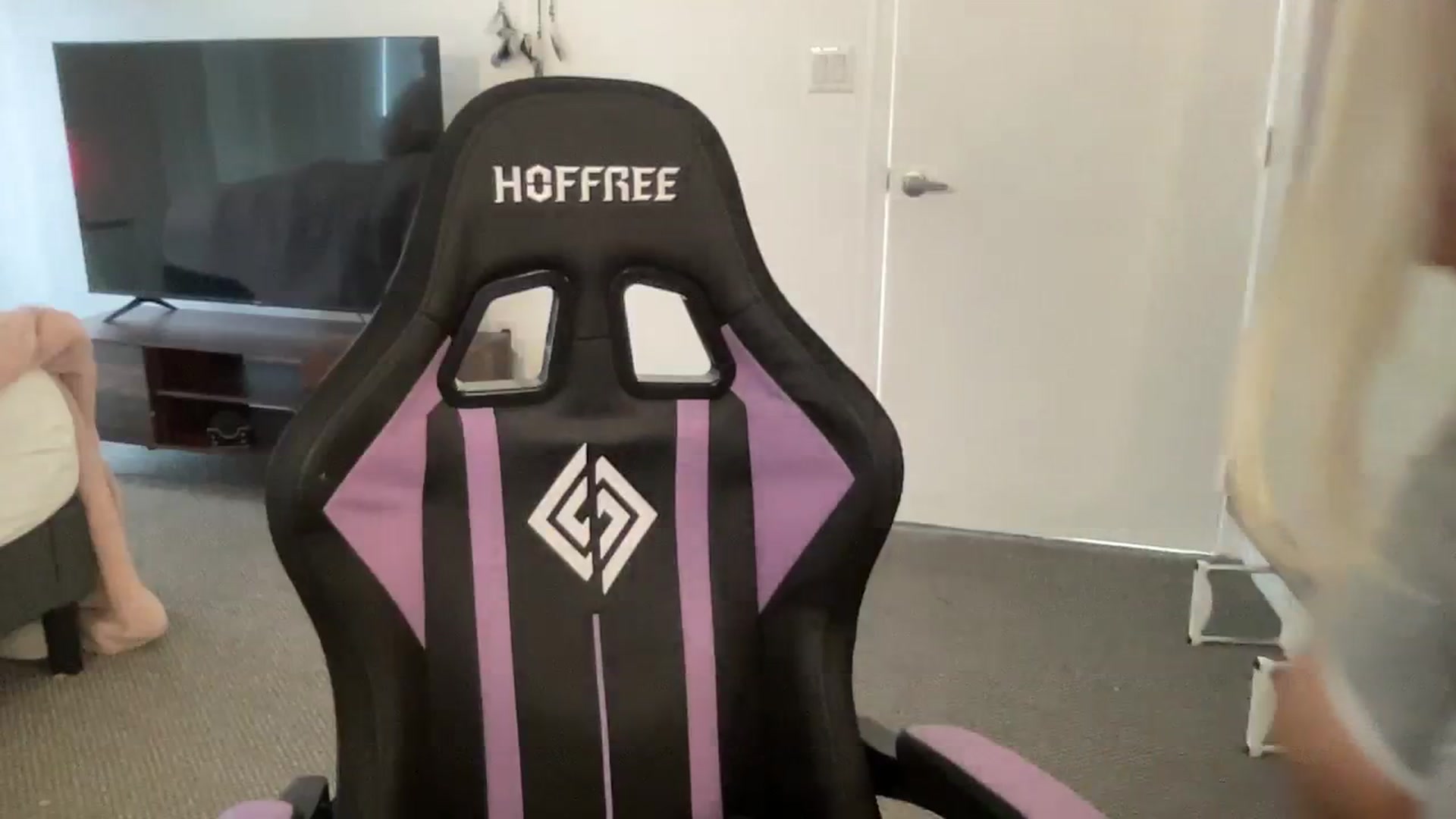 Gallery image thumbnail from sincerelypeny's myfreecams stream on, 09/25/2023, 18:42 image 15 of 20
