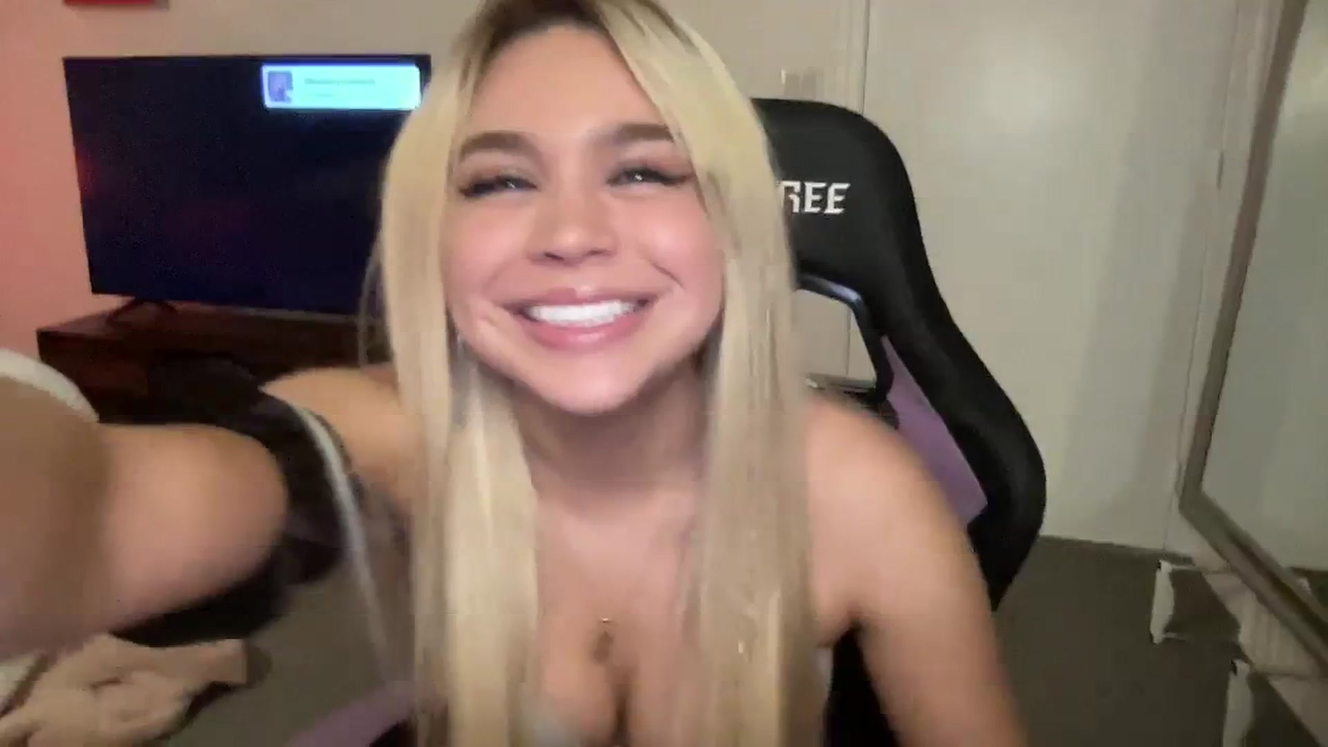 Gallery image thumbnail from sincerelypeny's myfreecams stream on, 09/27/2023, 02:16 image 7 of 20