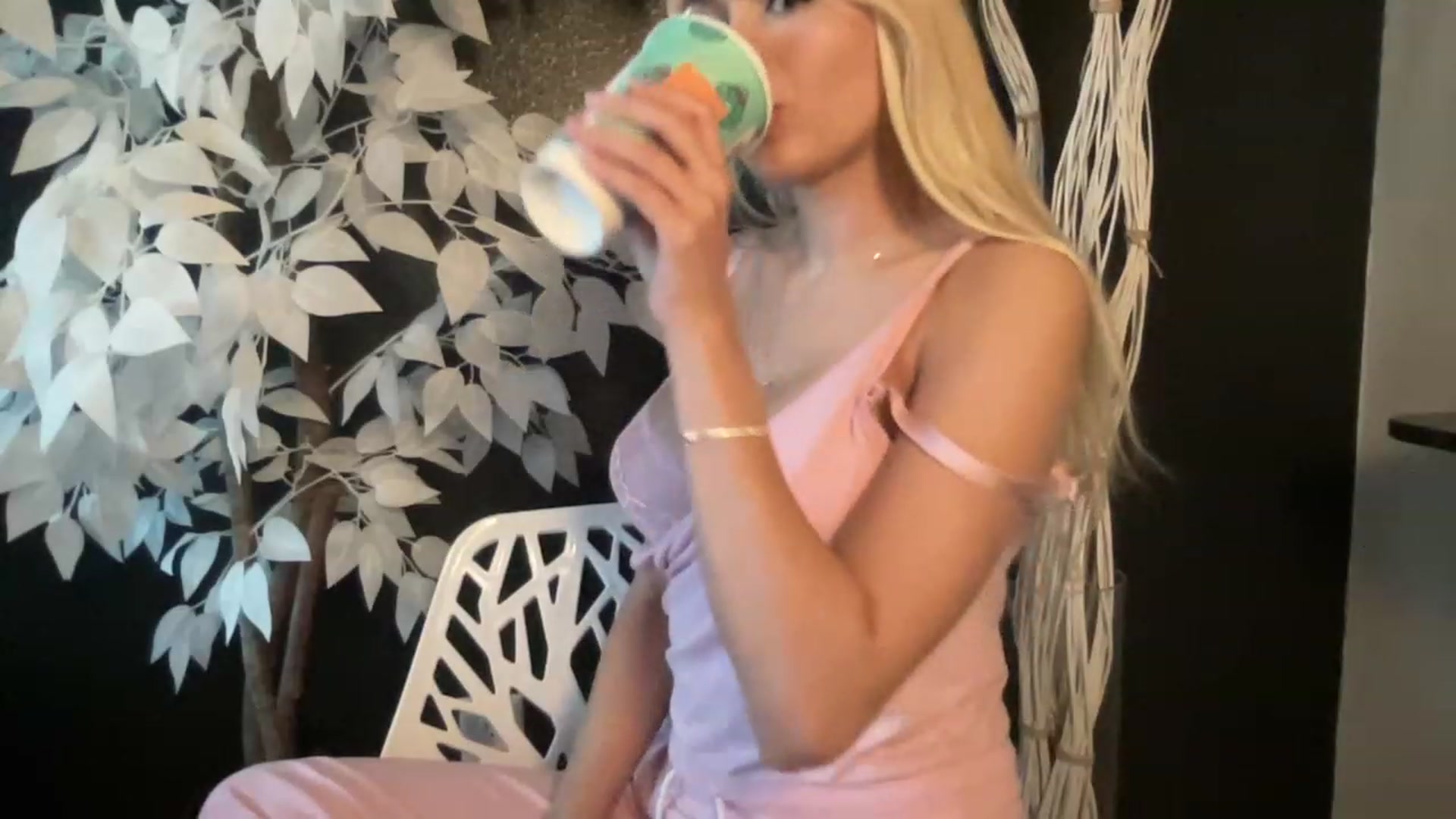 Gallery image thumbnail from sincerelypeny's myfreecams stream on, 01/07/2024, 22:50 image 14 of 20