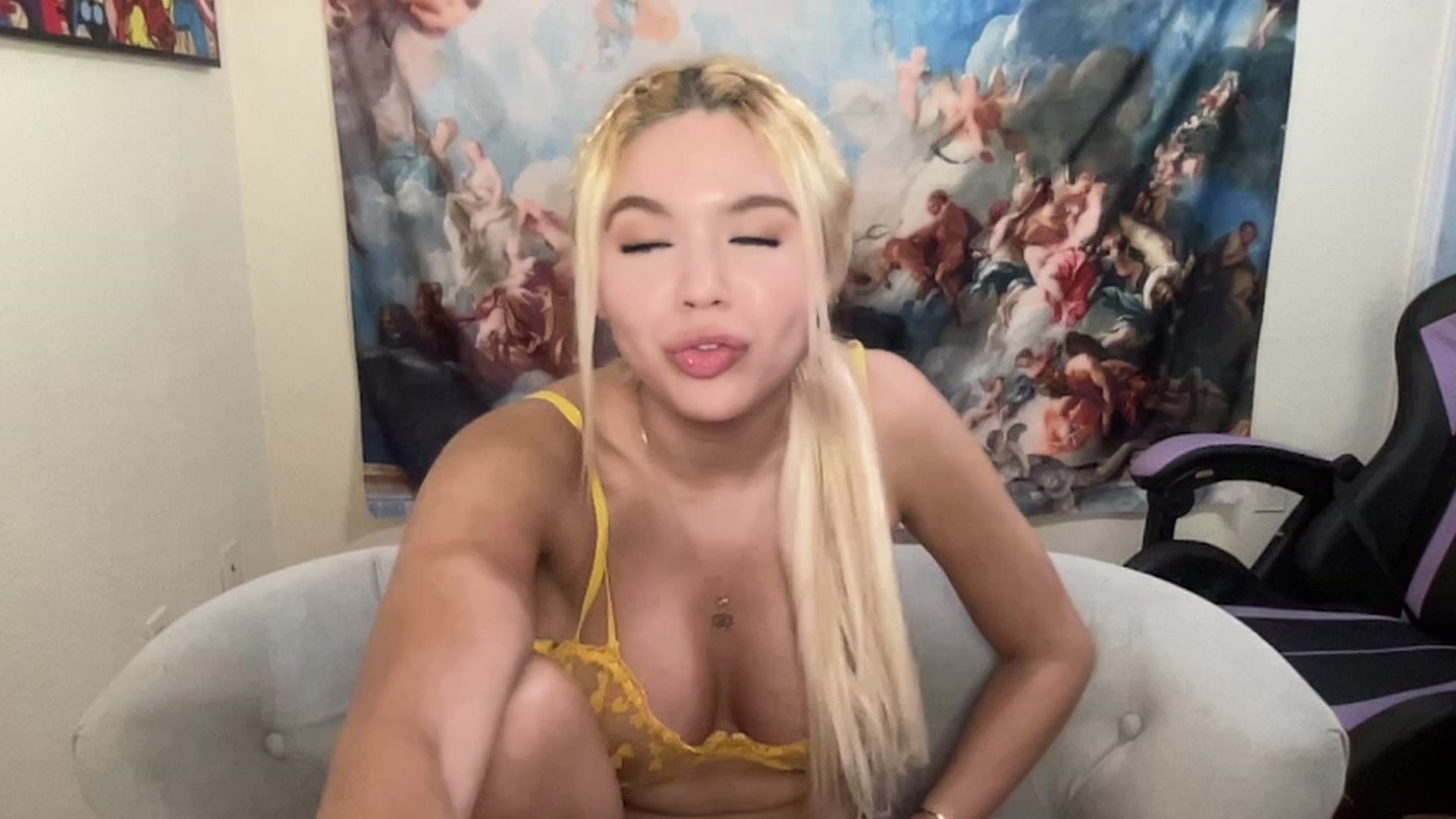 Gallery image thumbnail from sincerelypeny's myfreecams stream on, 02/27/2024, 04:12 image 16 of 20