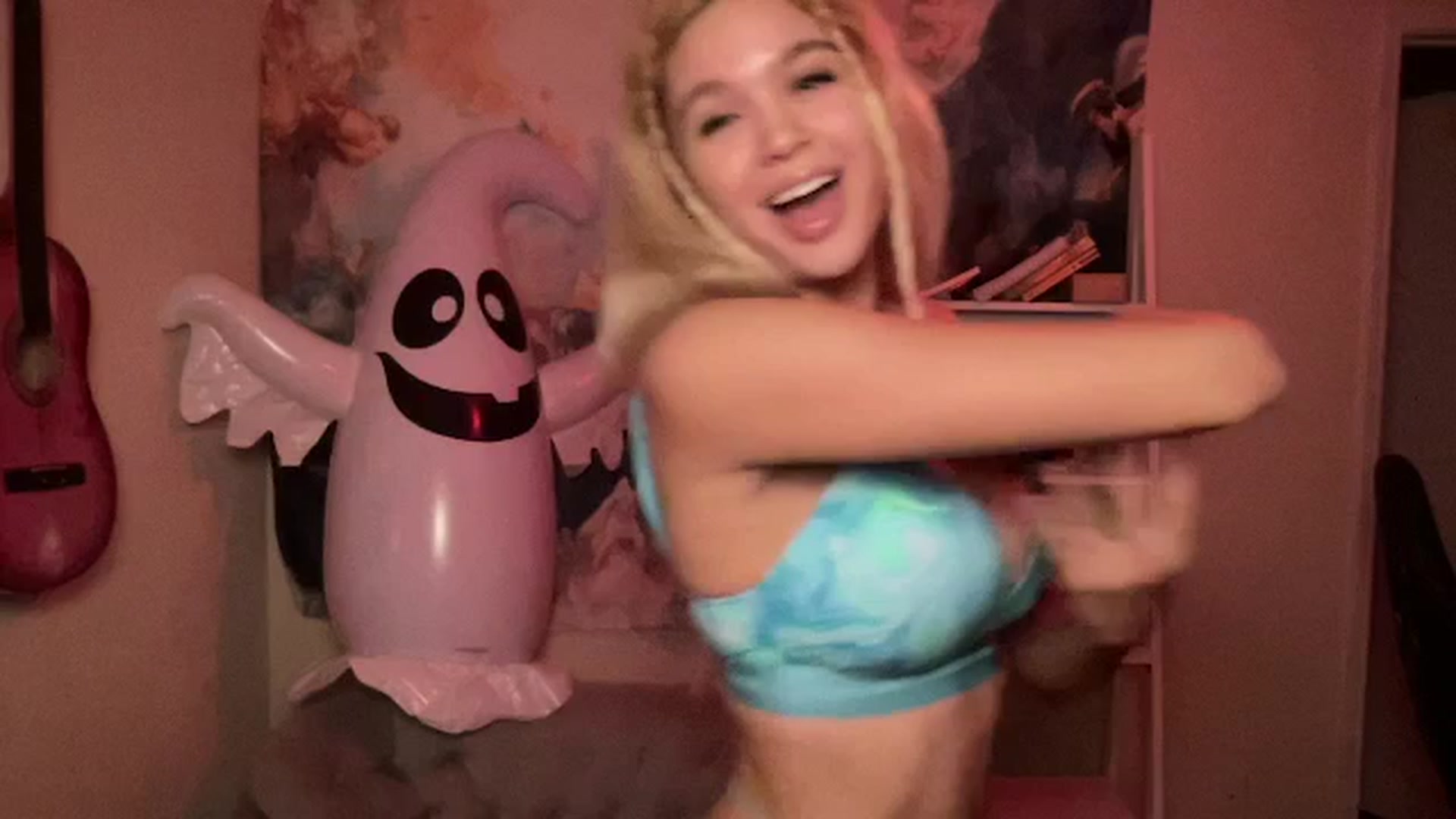Gallery image thumbnail from sincerelypeny's myfreecams stream on, 09/15/2024, 06:49 image 4 of 20