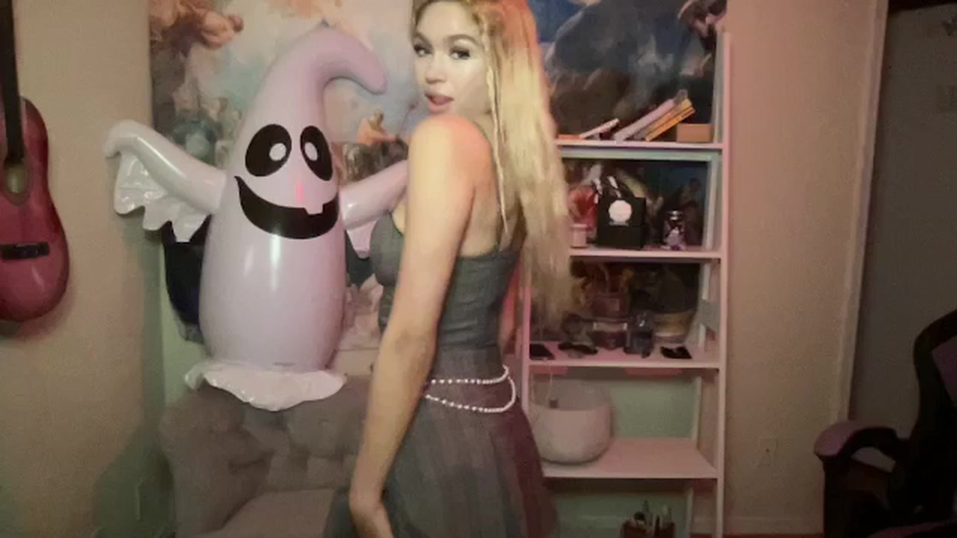 Gallery image thumbnail from sincerelypeny's myfreecams stream on, 09/16/2024, 02:33 image 14 of 20