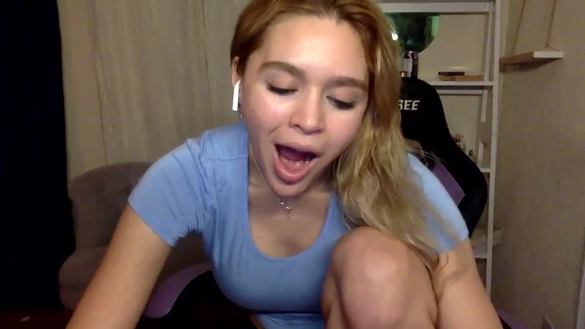 Gallery image thumbnail from sincerelypeny's myfreecams stream on, 01/22/2025, 07:46 image 10 of 20