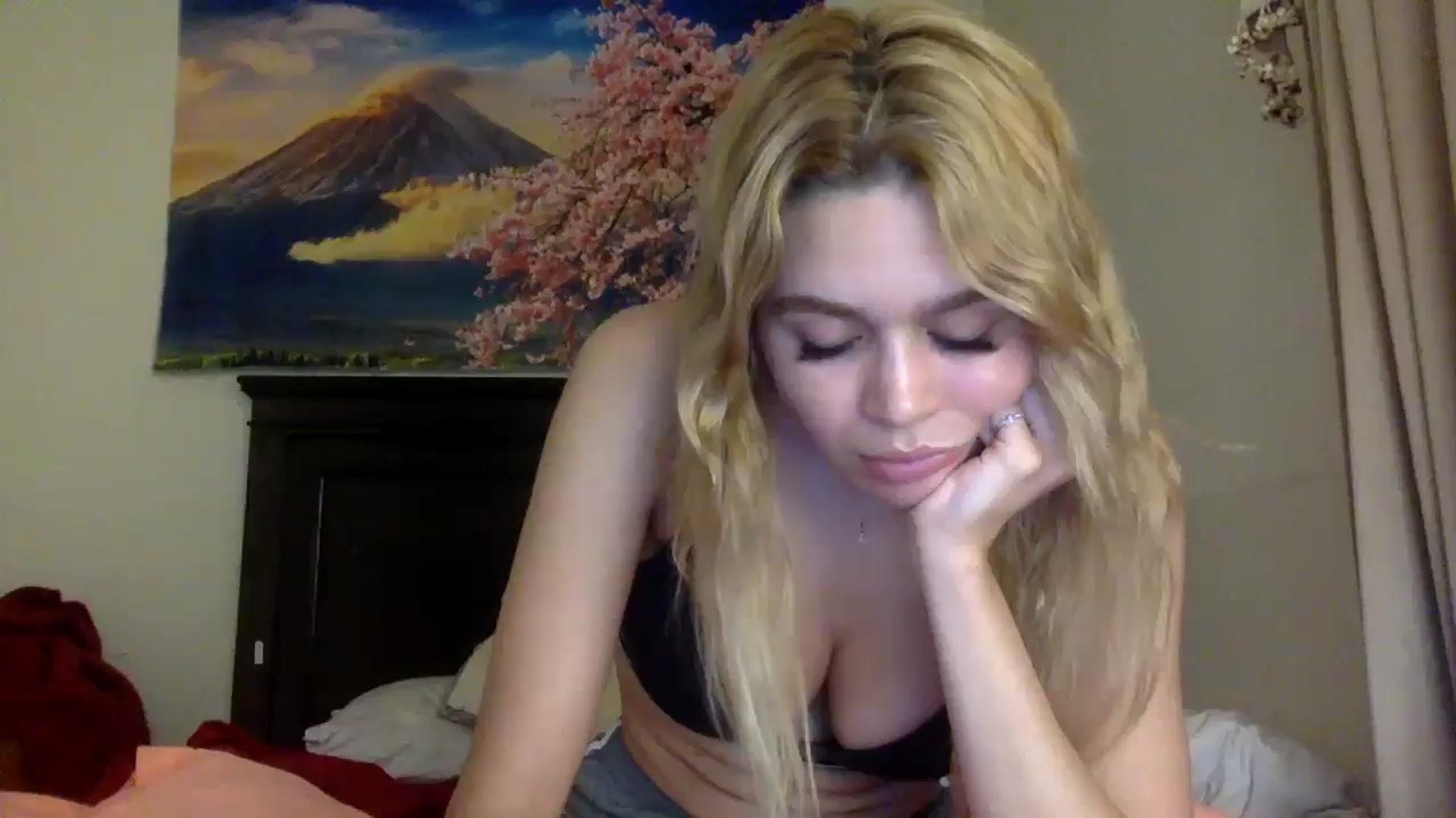 Gallery image thumbnail from sincerelypeny's myfreecams stream on, 06/02/2025, 03:23 image 1 of 20