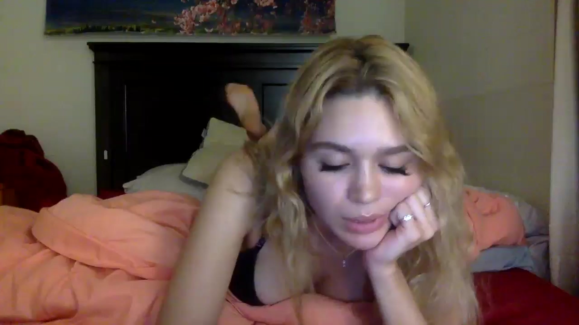 Gallery image thumbnail from sincerelypeny's myfreecams stream on, 06/02/2025, 03:45 image 1 of 20