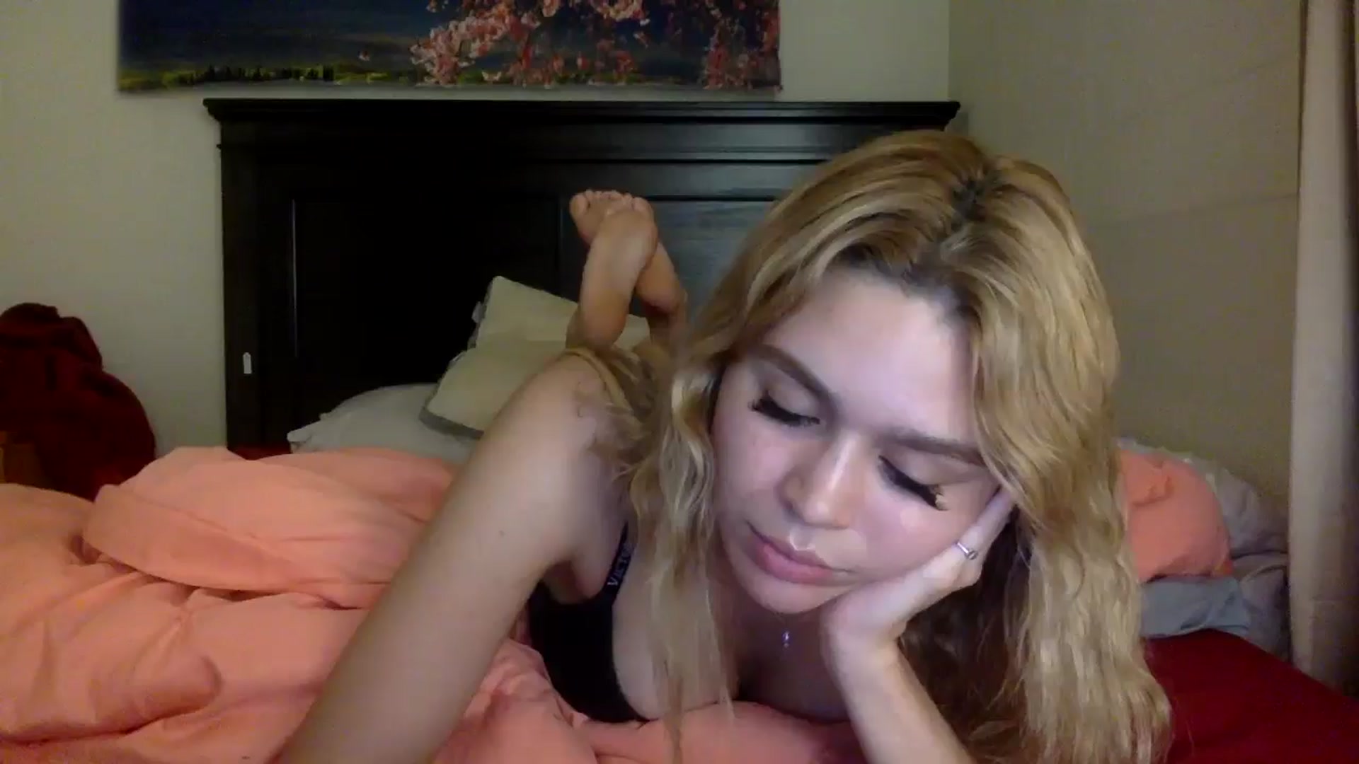 Gallery image thumbnail from sincerelypeny's myfreecams stream on, 06/02/2025, 03:45 image 6 of 20