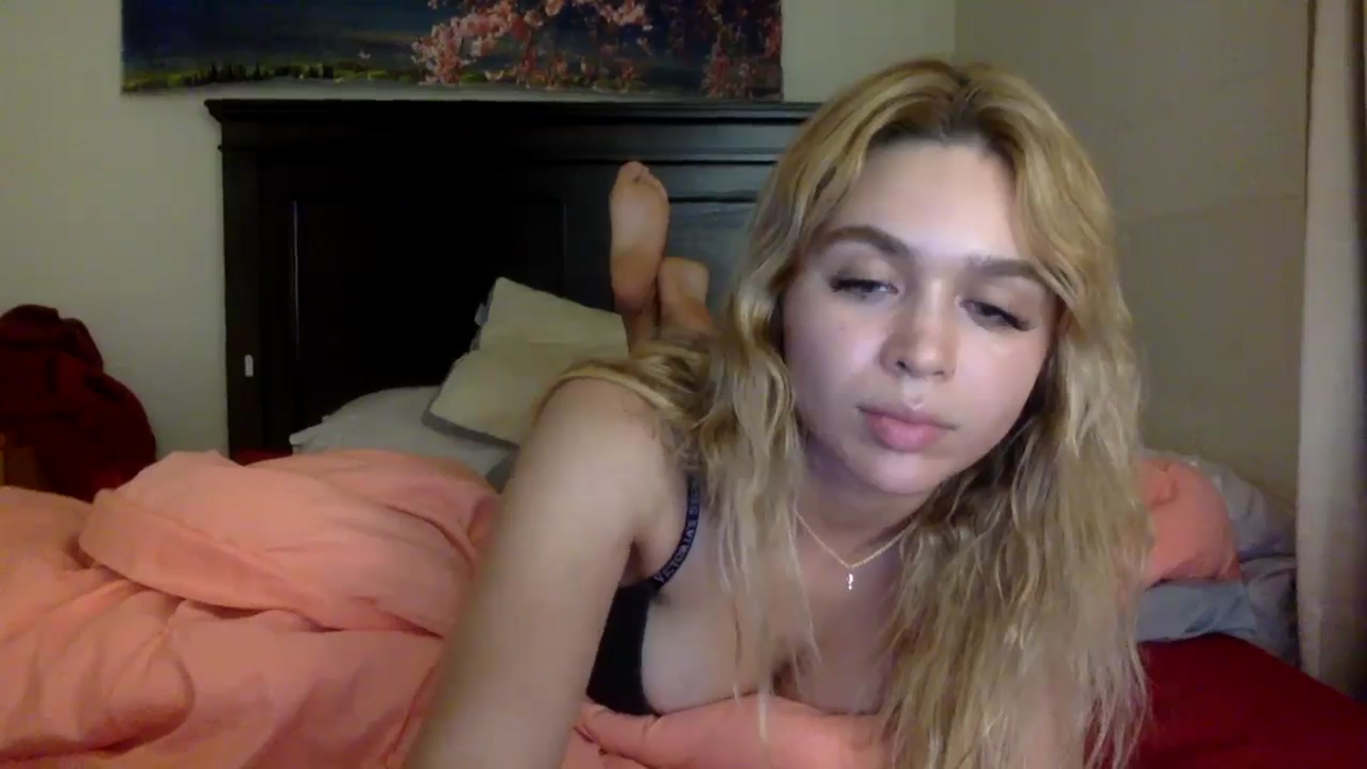 Gallery image thumbnail from sincerelypeny's myfreecams stream on, 06/02/2025, 03:45 image 10 of 20