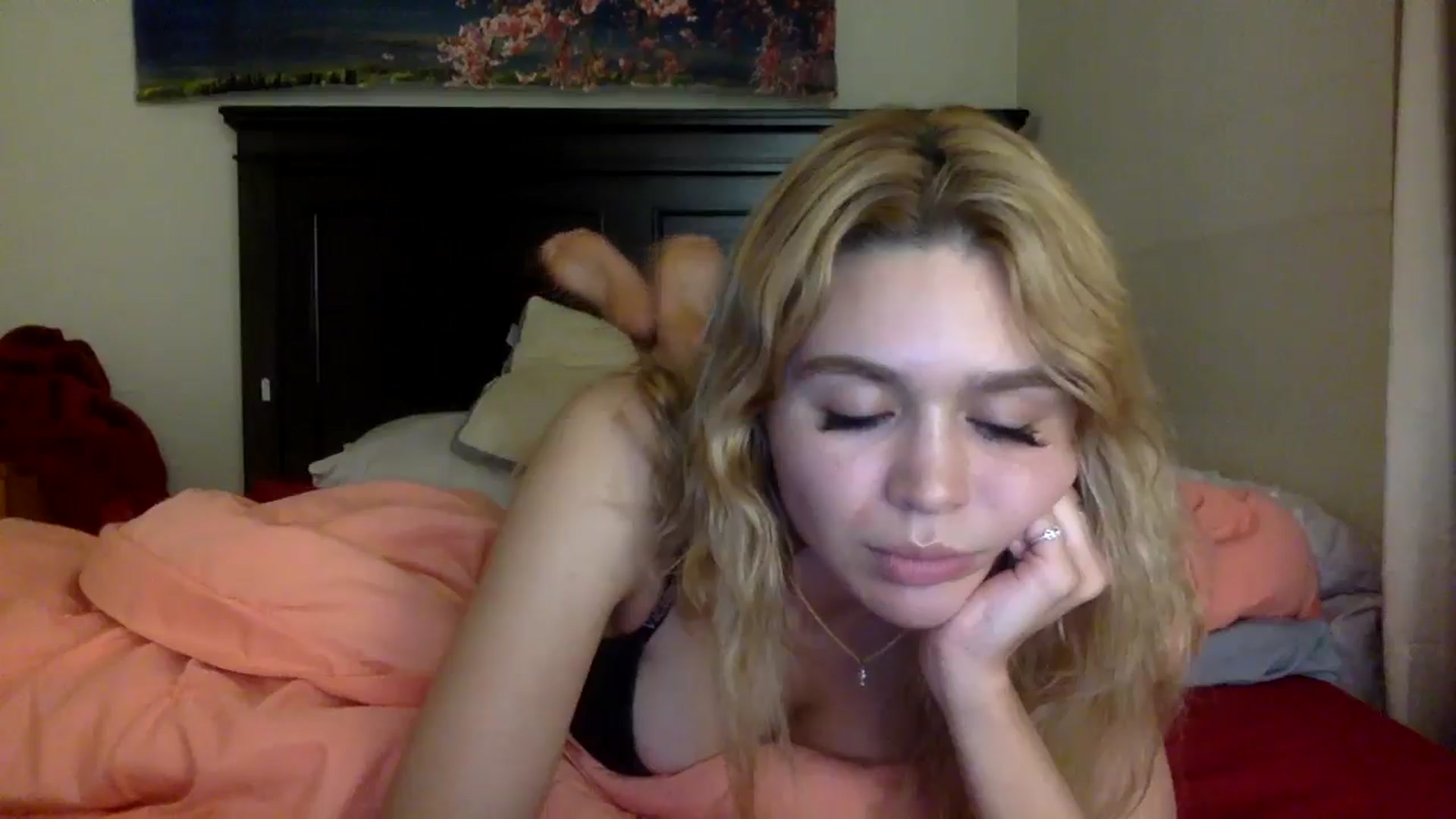 Gallery image thumbnail from sincerelypeny's myfreecams stream on, 06/02/2025, 03:45 image 3 of 20