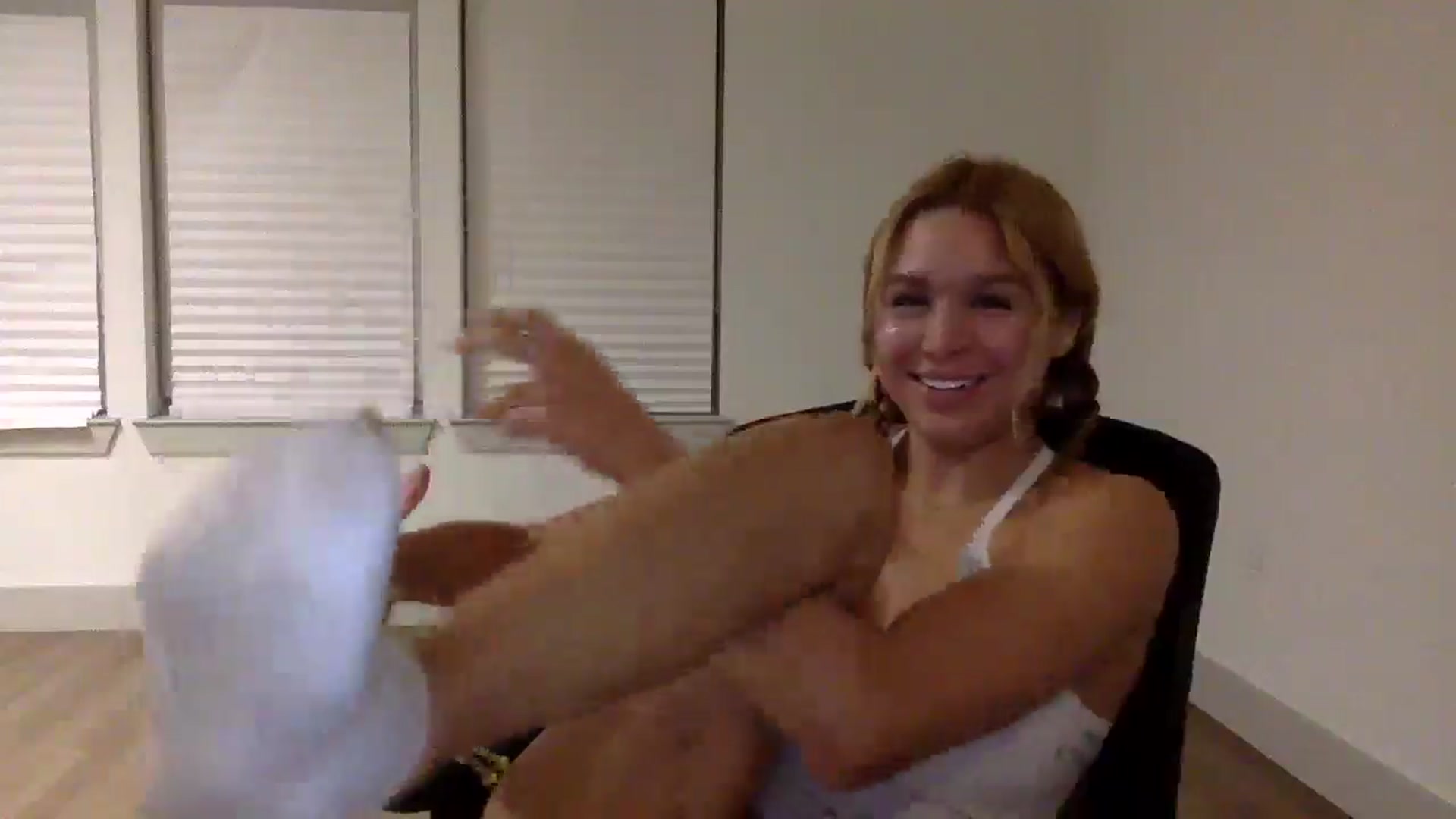 Gallery image thumbnail from sincerelypeny's myfreecams stream on, 08/25/2025, 03:55 image 10 of 20