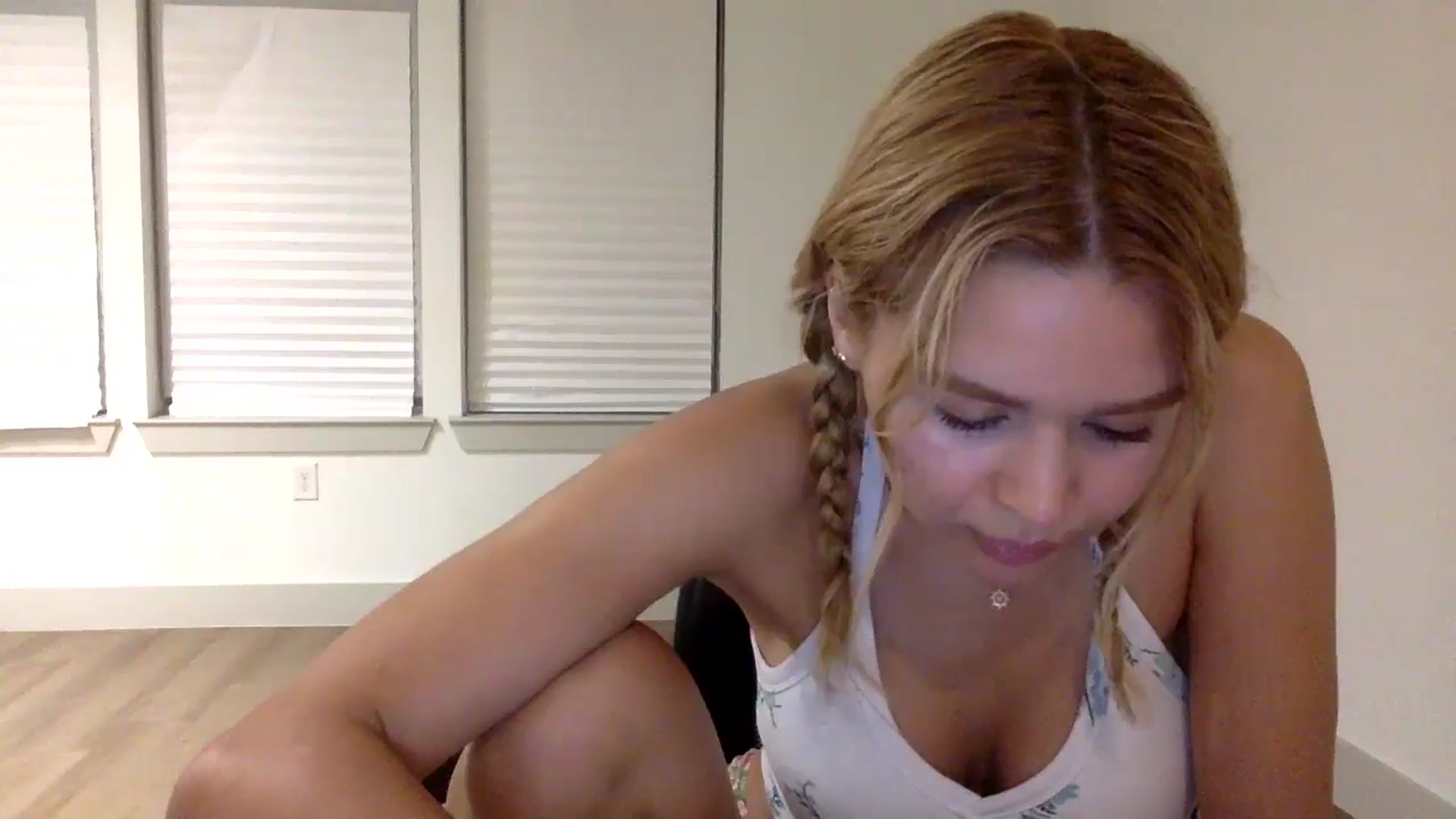 Gallery image thumbnail from sincerelypeny's myfreecams stream on, 08/25/2025, 03:55 image 14 of 20