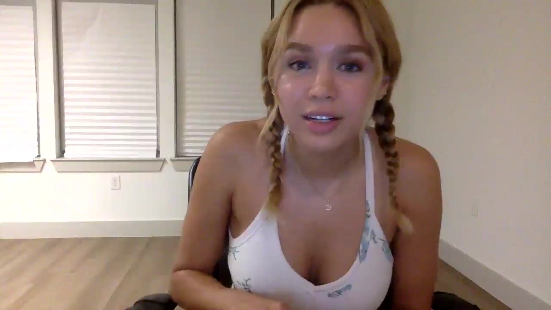 Gallery image thumbnail from sincerelypeny's myfreecams stream on, 08/25/2025, 03:55 image 17 of 20