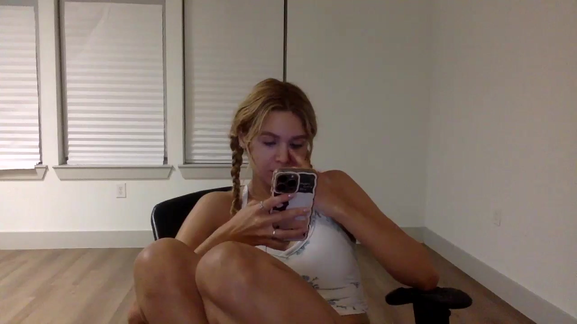 Gallery image thumbnail from sincerelypeny's myfreecams stream on, 08/25/2025, 03:55 image 7 of 20