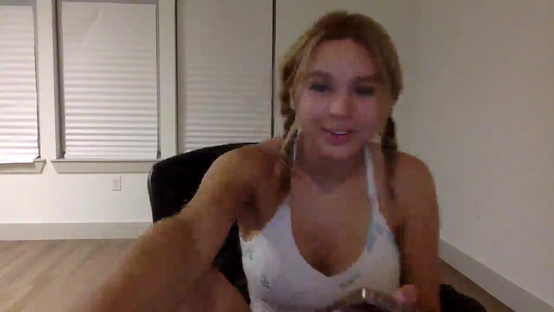 Gallery image thumbnail from sincerelypeny's myfreecams stream on, 08/25/2025, 03:55 image 8 of 20