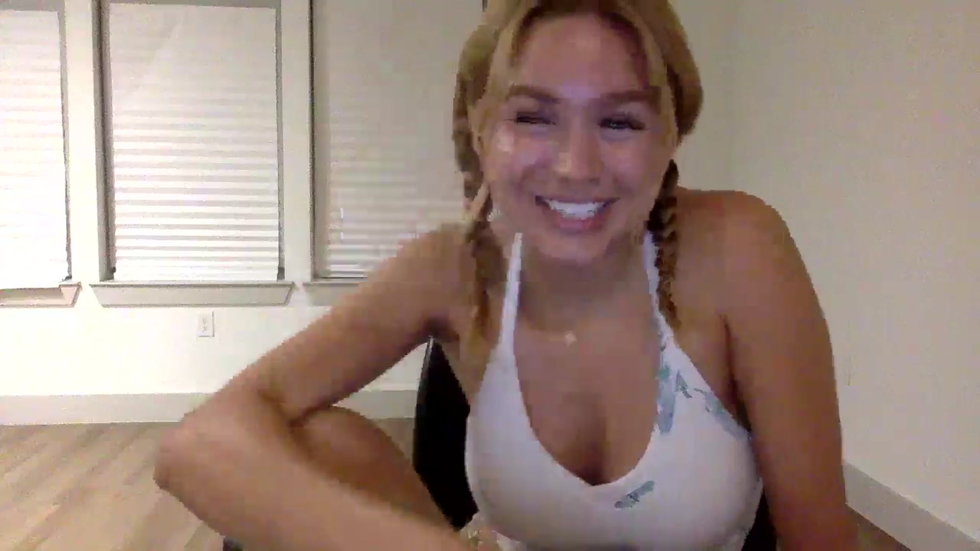 Gallery image thumbnail from sincerelypeny's myfreecams stream on, 08/25/2025, 03:55 image 12 of 20