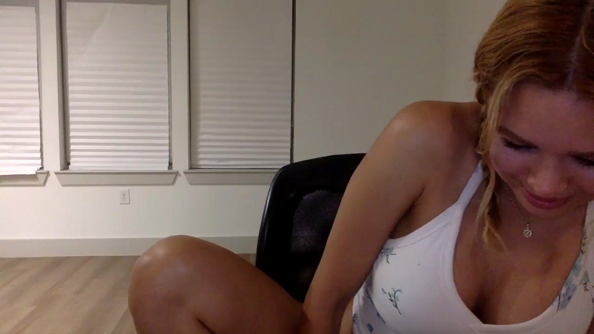 Gallery image thumbnail from sincerelypeny's myfreecams stream on, 08/25/2025, 03:55 image 11 of 20