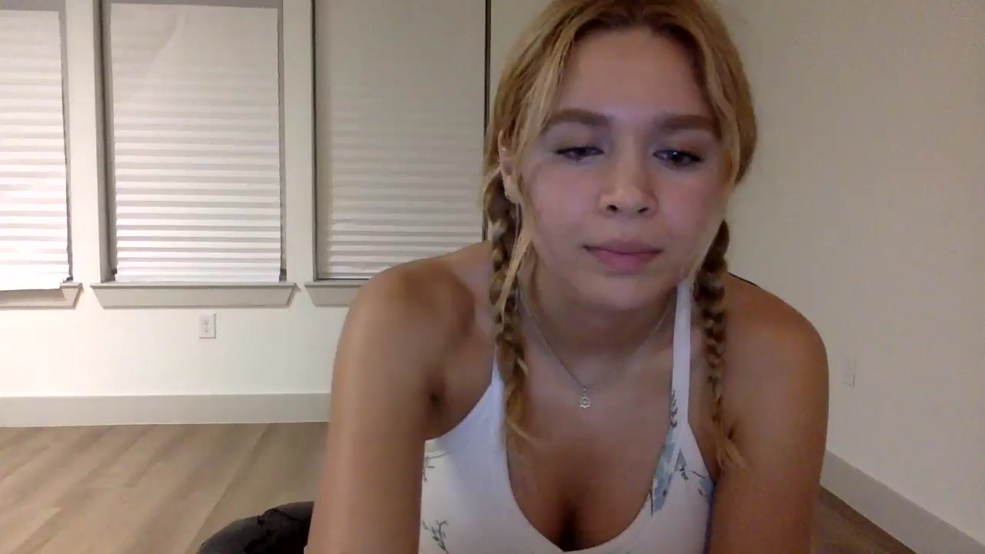 Gallery image thumbnail from sincerelypeny's myfreecams stream on, 08/25/2025, 05:13 image 8 of 20