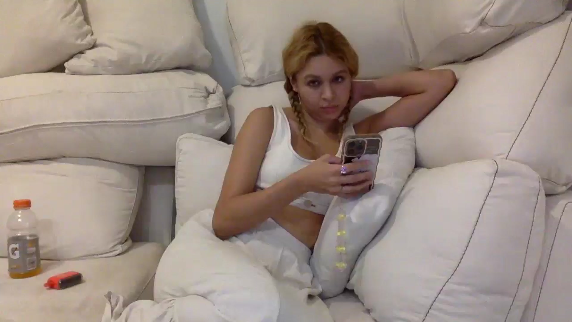 Gallery image thumbnail from sincerelypeny's myfreecams stream on, 08/26/2025, 03:22 image 14 of 20