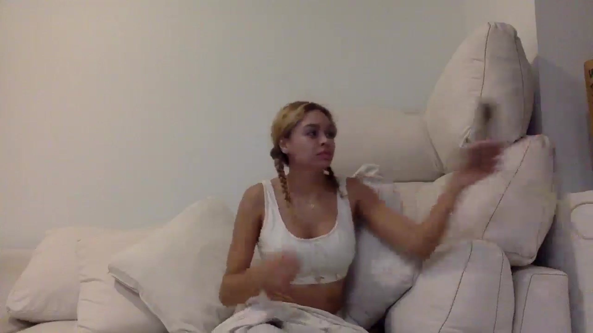 Gallery image thumbnail from sincerelypeny's myfreecams stream on, 08/26/2025, 03:22 image 2 of 20