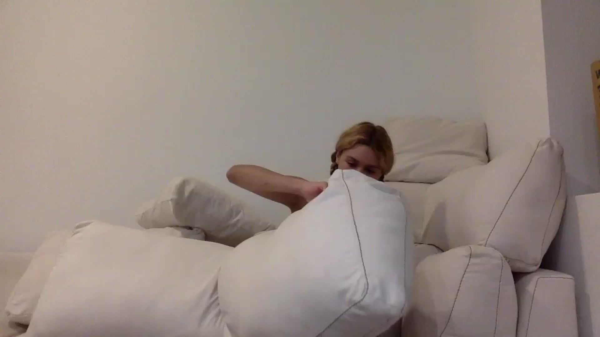 Gallery image thumbnail from sincerelypeny's myfreecams stream on, 08/26/2025, 03:22 image 1 of 20