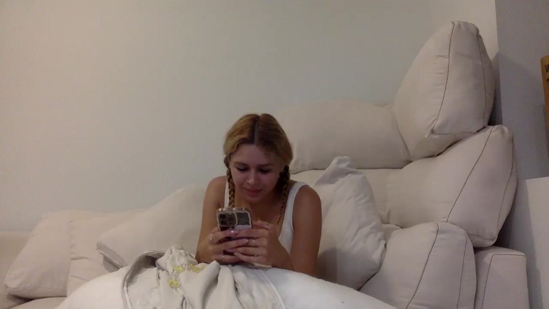 Gallery image thumbnail from sincerelypeny's myfreecams stream on, 08/26/2025, 03:22 image 3 of 20