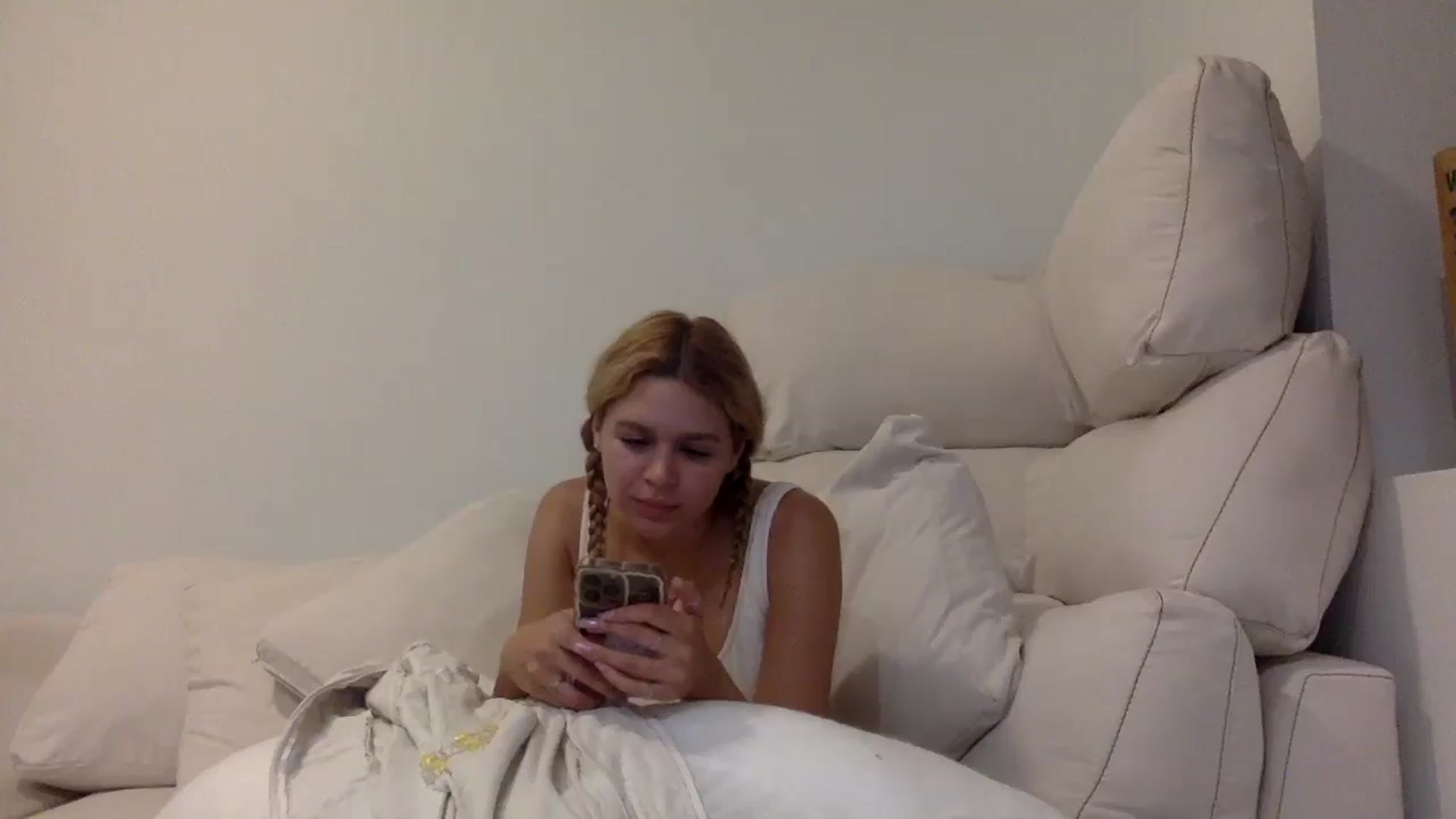 Gallery image thumbnail from sincerelypeny's myfreecams stream on, 08/26/2025, 03:22 image 4 of 20