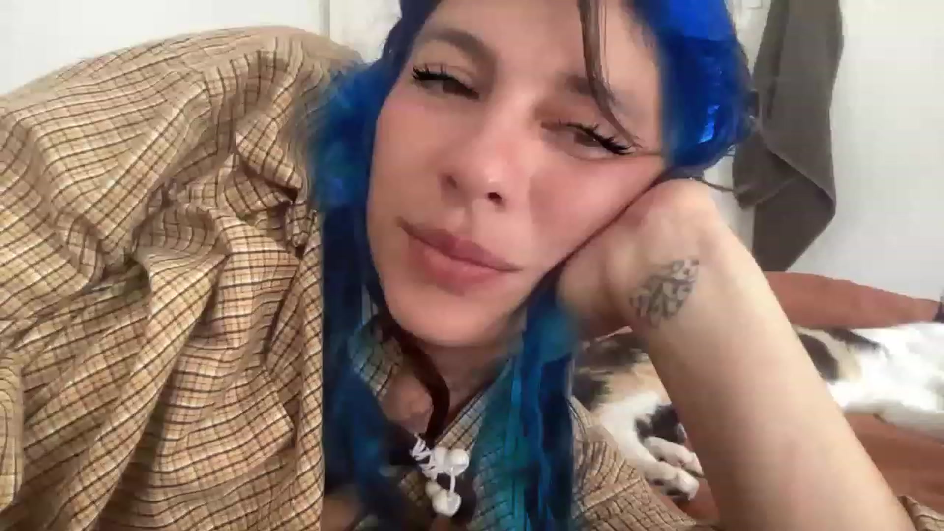 Gallery image thumbnail from sircamalot69's myfreecams stream on, 06/03/2023, 17:41 image 16 of 20