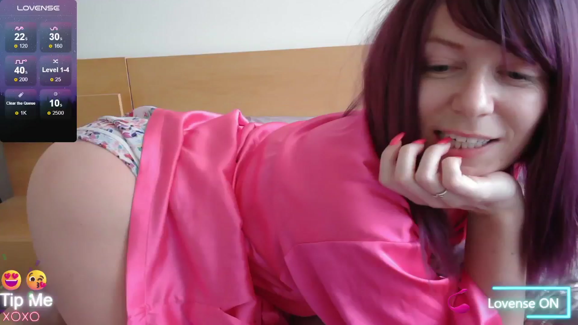 Gallery image thumbnail from size2shoes's myfreecams stream on, 07/19/2024, 12:22 image 12 of 20