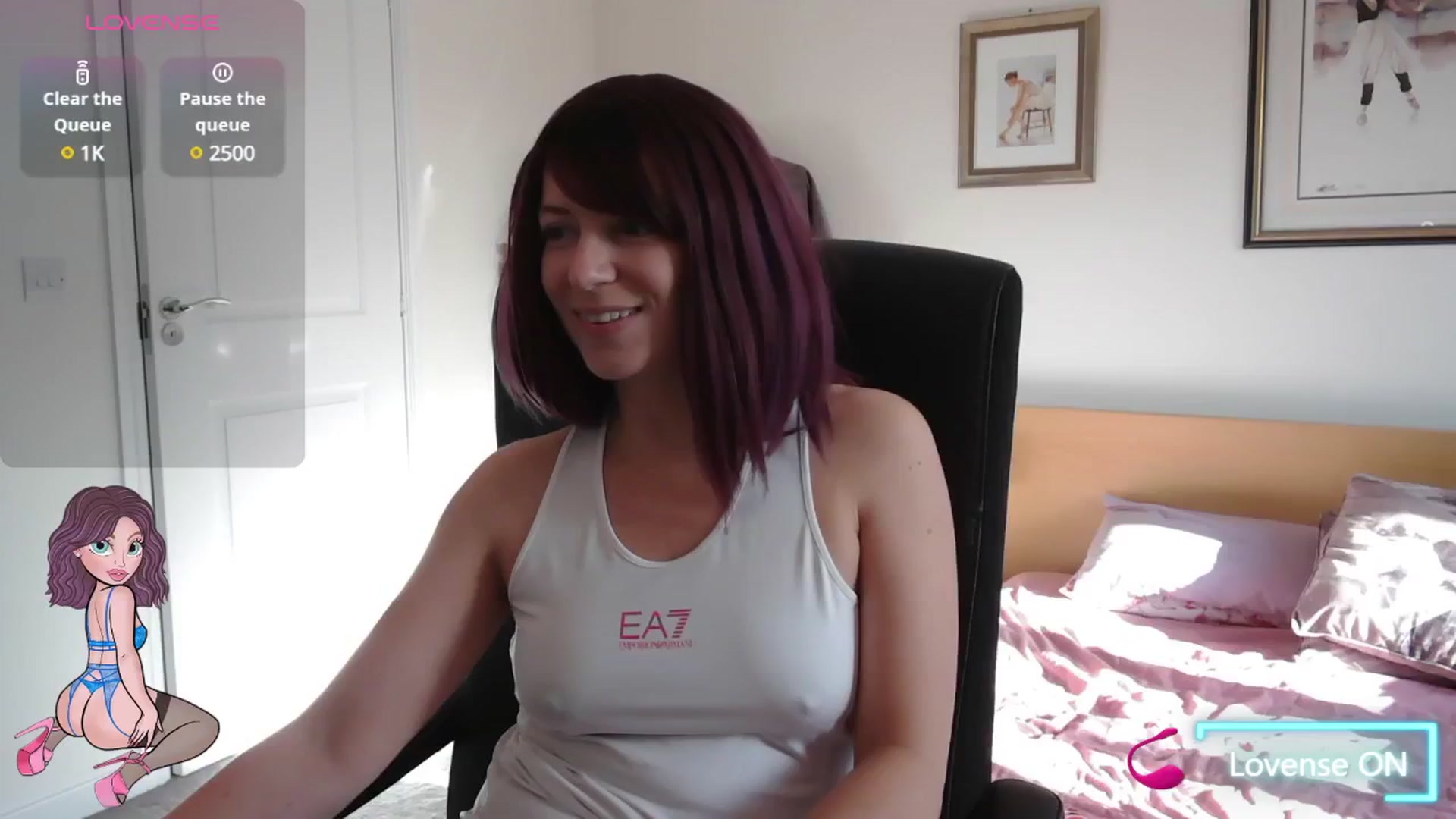 Gallery image thumbnail from size2shoes's myfreecams stream on, 10/16/2024, 14:37 image 15 of 20