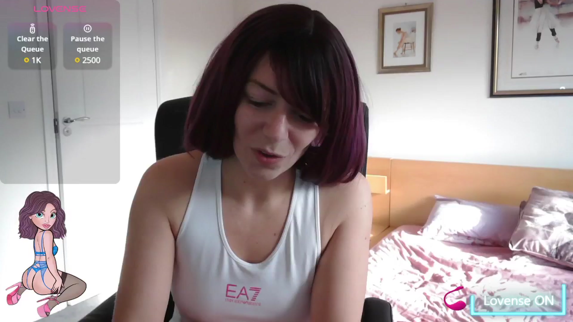 Gallery image thumbnail from size2shoes's myfreecams stream on, 10/16/2024, 14:37 image 17 of 20