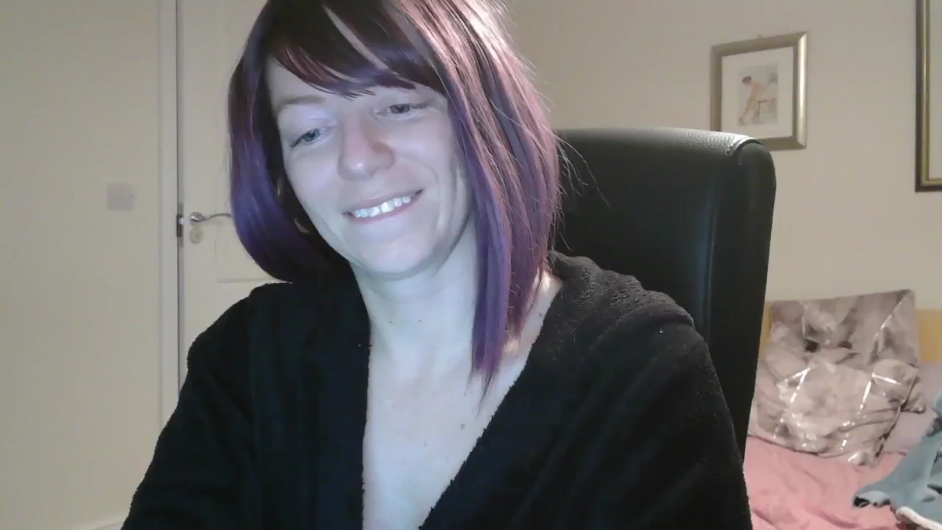Gallery image thumbnail from size2shoes's myfreecams stream on, 10/25/2024, 02:08 image 20 of 20