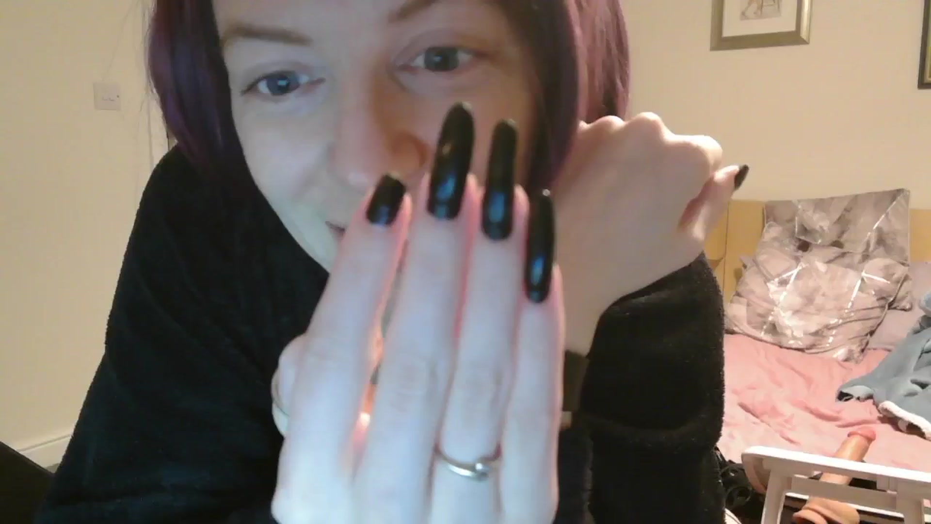 Gallery image thumbnail from size2shoes's myfreecams stream on, 10/25/2024, 02:08 image 4 of 20