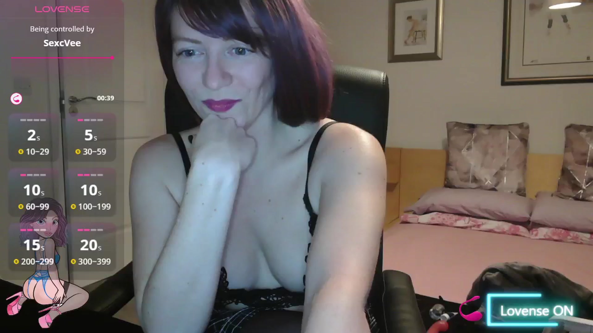 Gallery image thumbnail from size2shoes's myfreecams stream on, 10/29/2024, 24:12 image 4 of 20