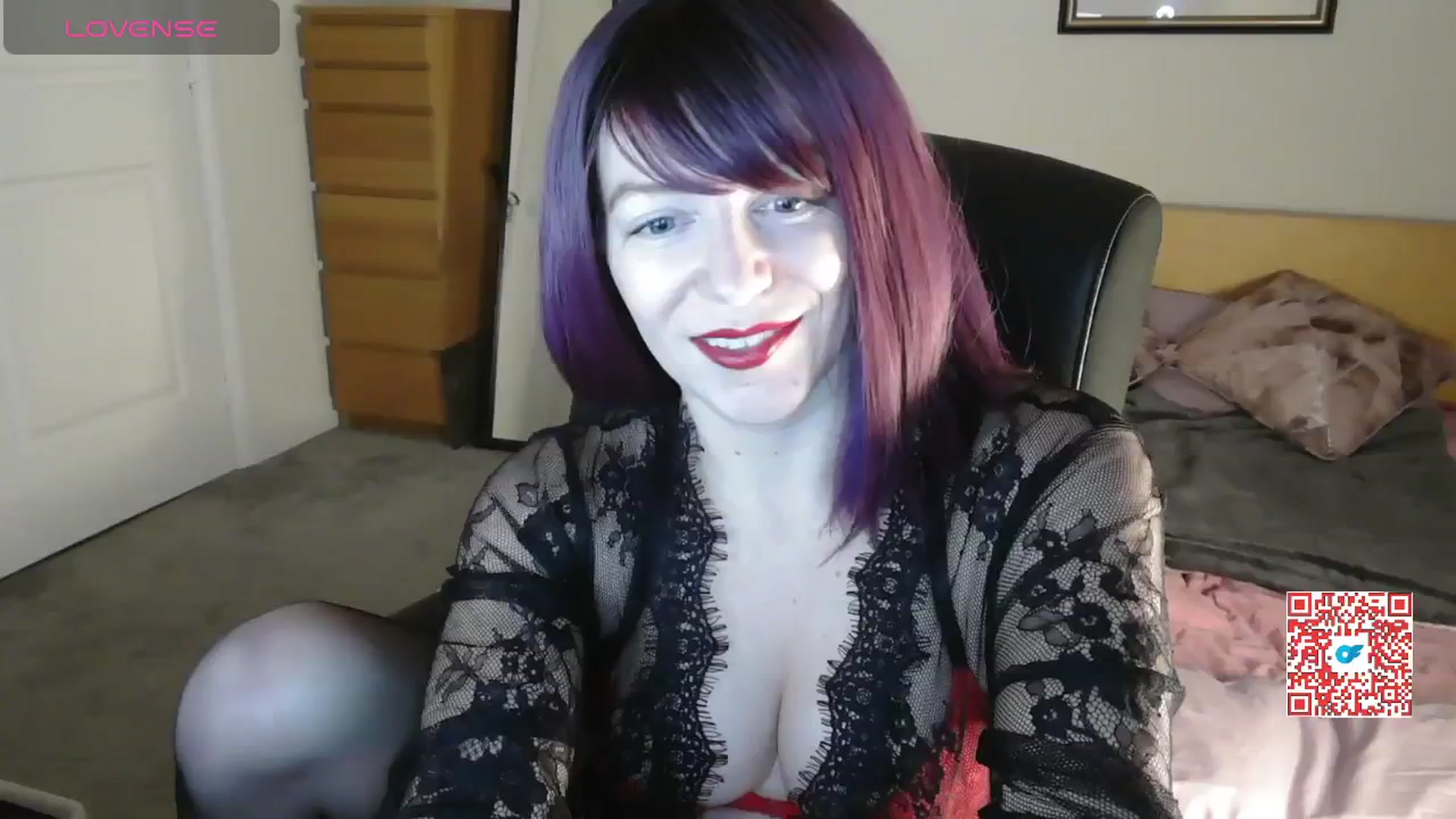 Gallery image thumbnail from size2shoes's myfreecams stream on, 12/02/2024, 16:15 image 15 of 20