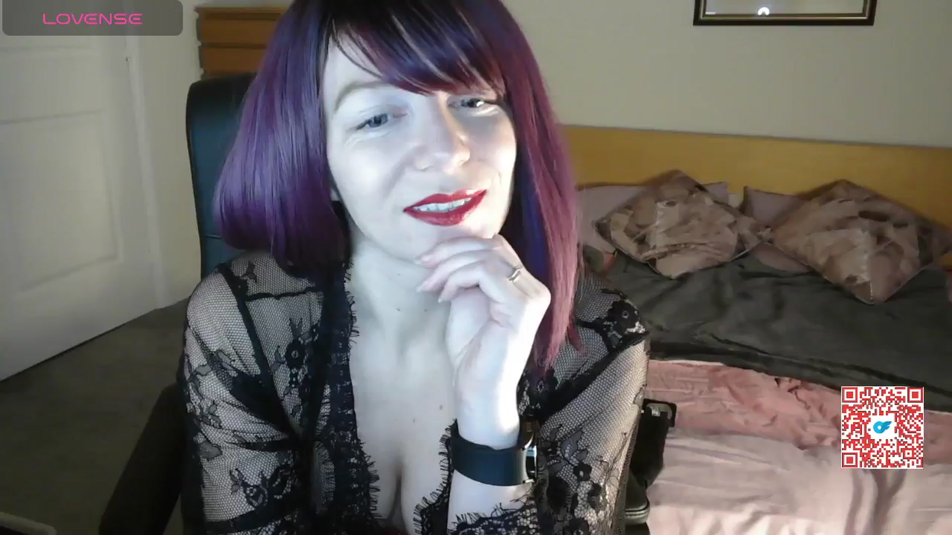 Gallery image thumbnail from size2shoes's myfreecams stream on, 12/02/2024, 16:15 image 5 of 20