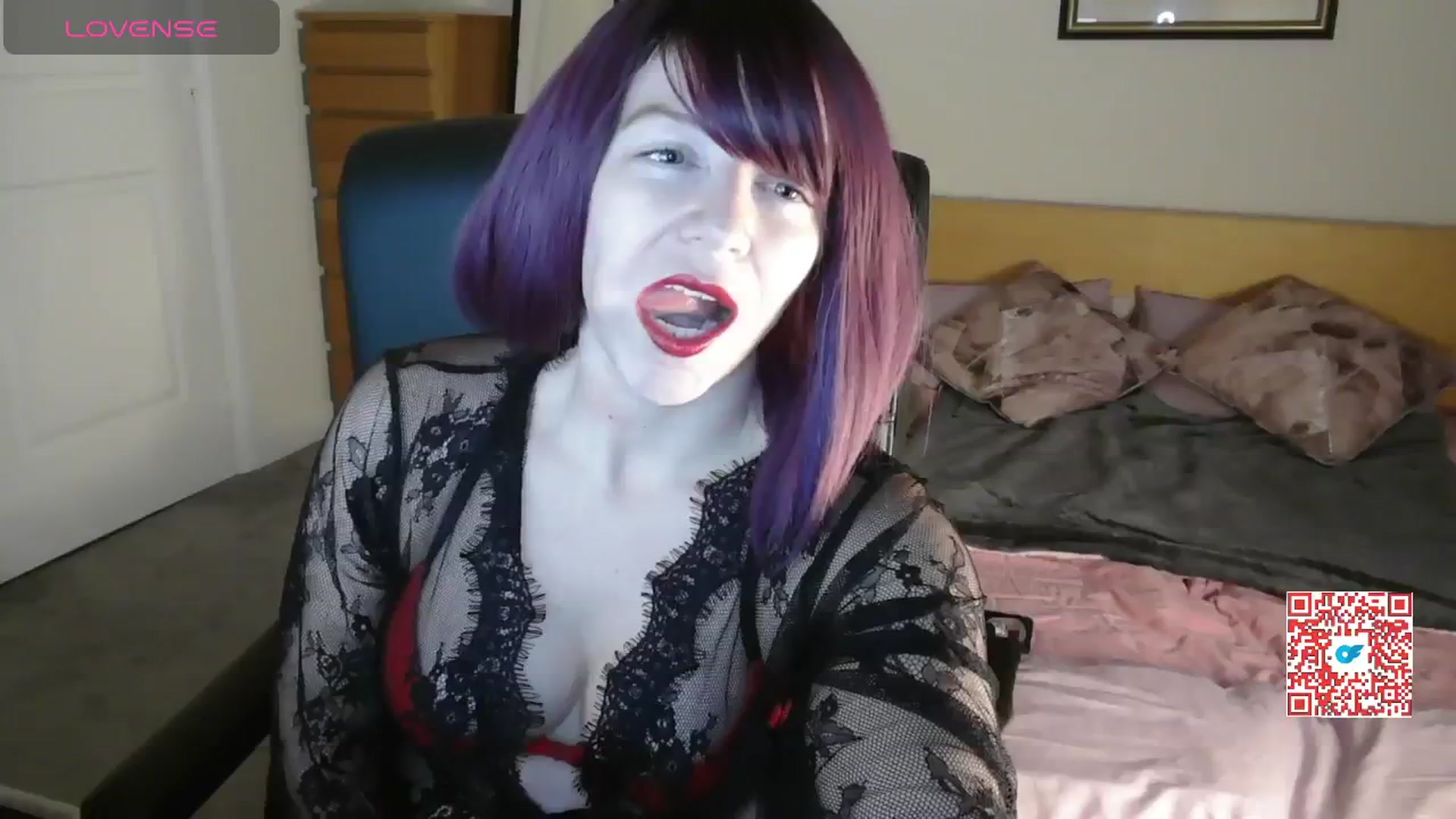 Gallery image thumbnail from size2shoes's myfreecams stream on, 12/02/2024, 16:15 image 9 of 20