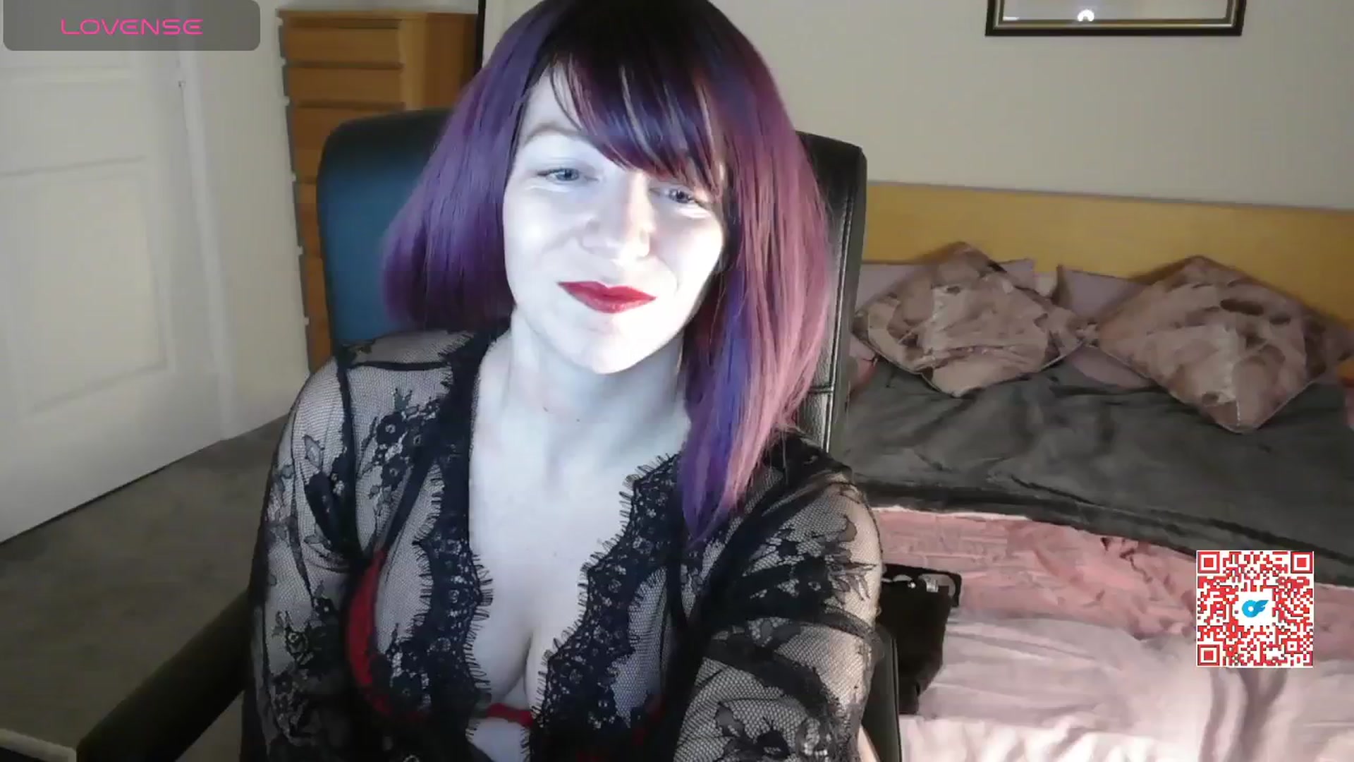 Gallery image thumbnail from size2shoes's myfreecams stream on, 12/02/2024, 16:15 image 8 of 20