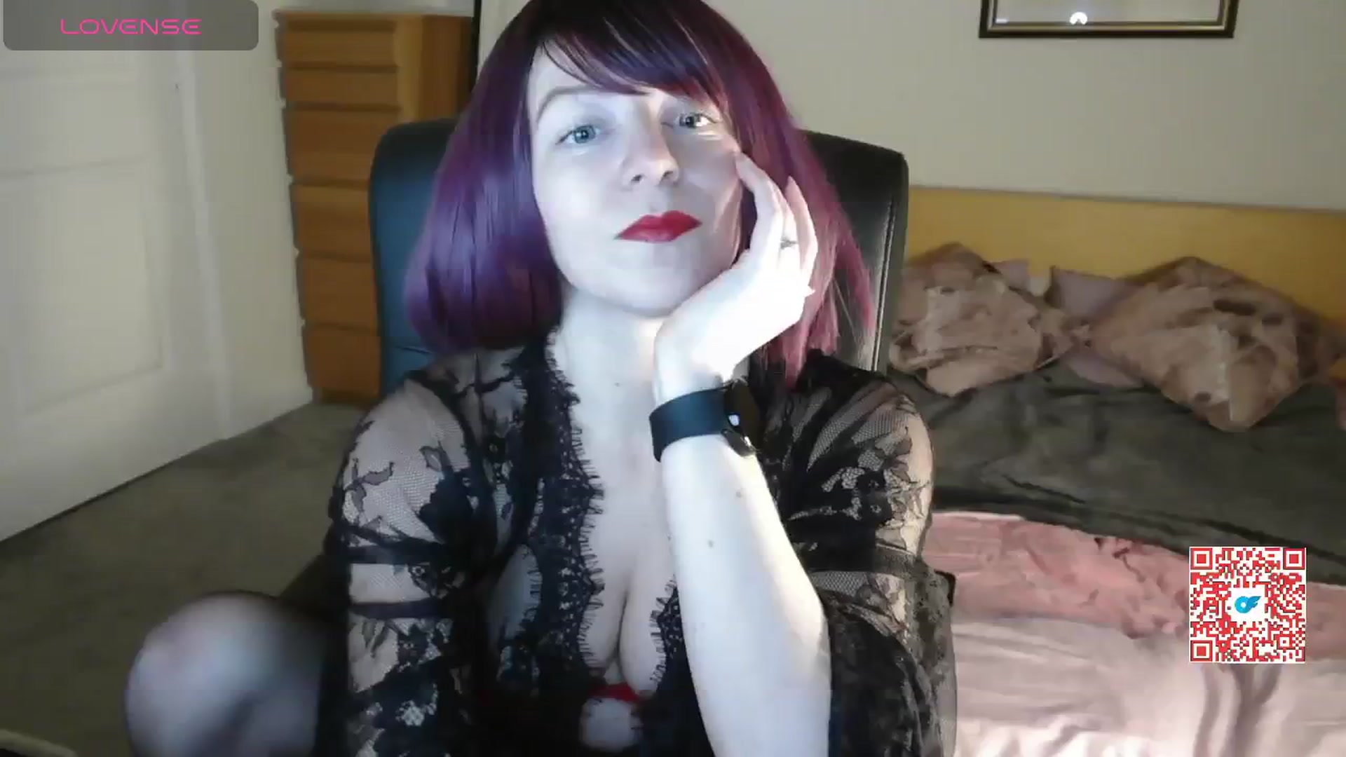 Gallery image thumbnail from size2shoes's myfreecams stream on, 12/02/2024, 16:15 image 19 of 20