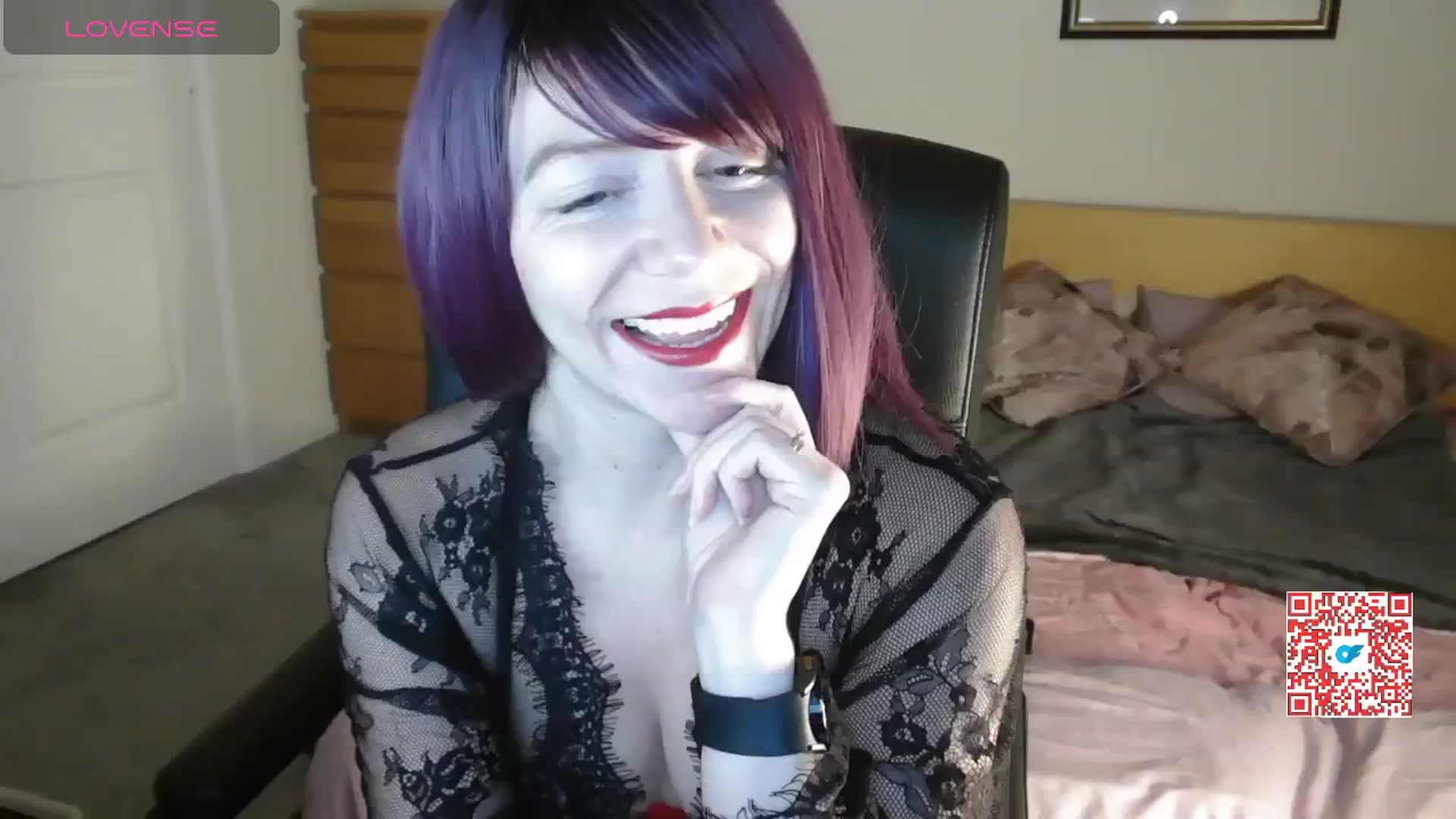 Gallery image thumbnail from size2shoes's myfreecams stream on, 12/02/2024, 16:15 image 14 of 20