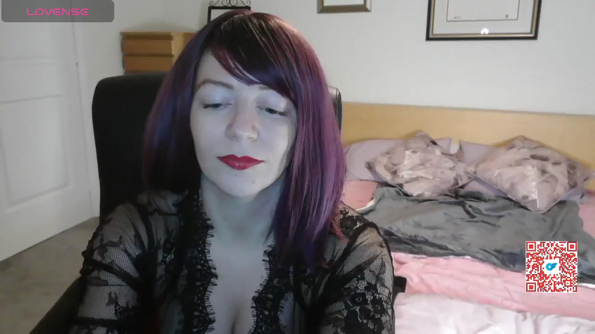Gallery image thumbnail from size2shoes's myfreecams stream on, 12/02/2024, 17:07 image 17 of 20